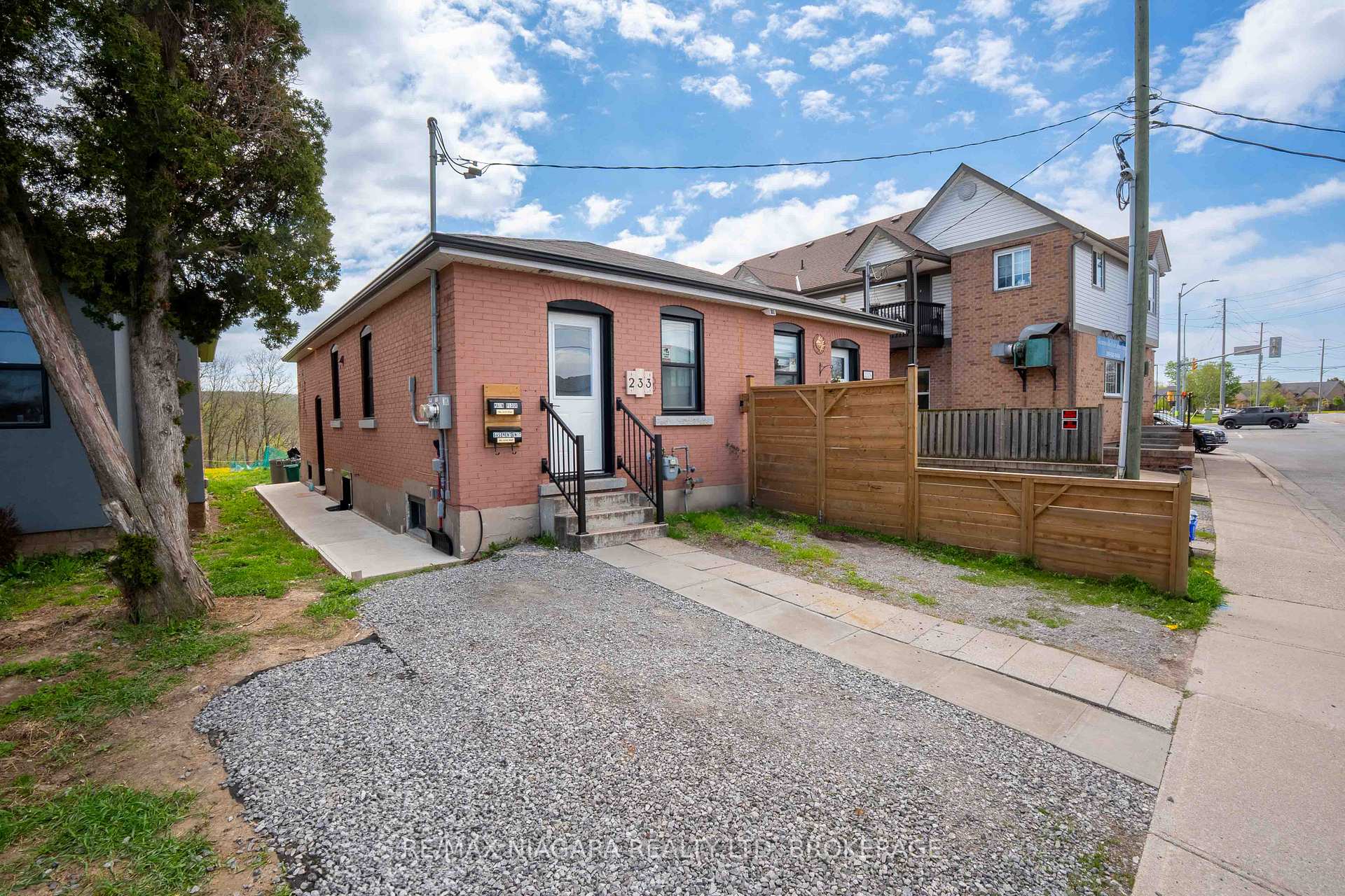 233 PELHAM Road, St. Catharines, ON L2S 1W8