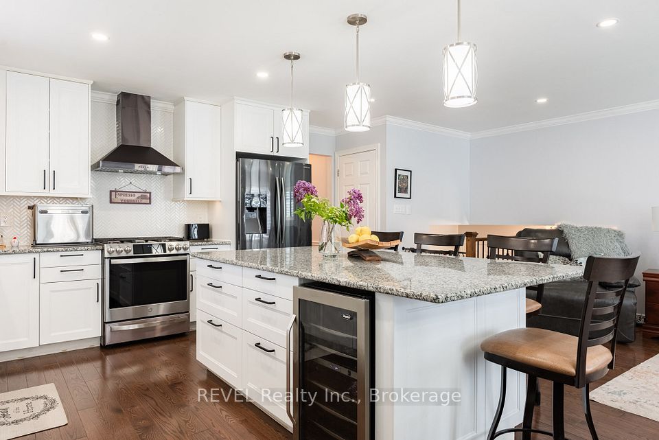 9 Amberwood Court, St. Catharines, ON L2N 7E1