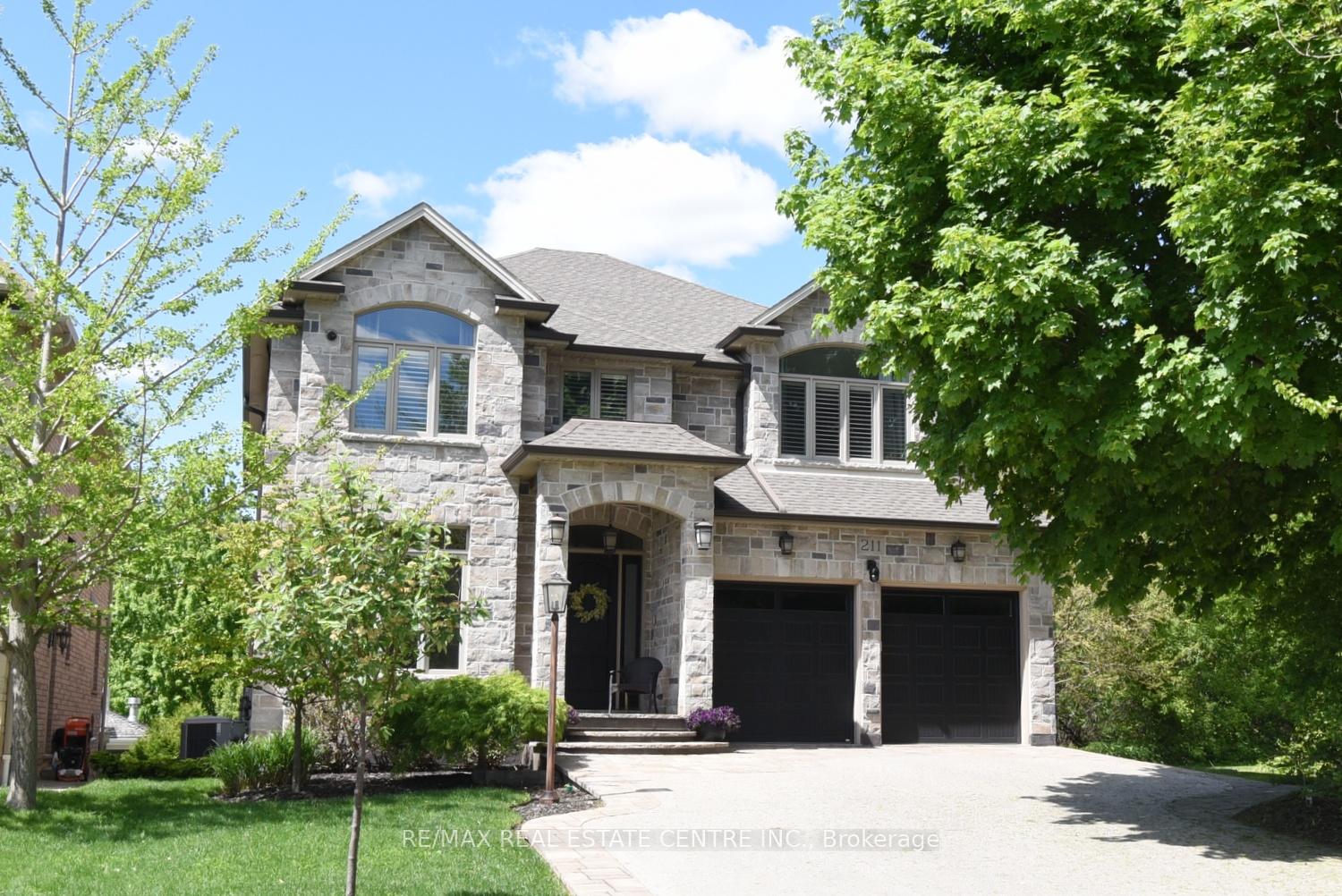 211 Tollgate Drive, Hamilton, ON L9G 5C8