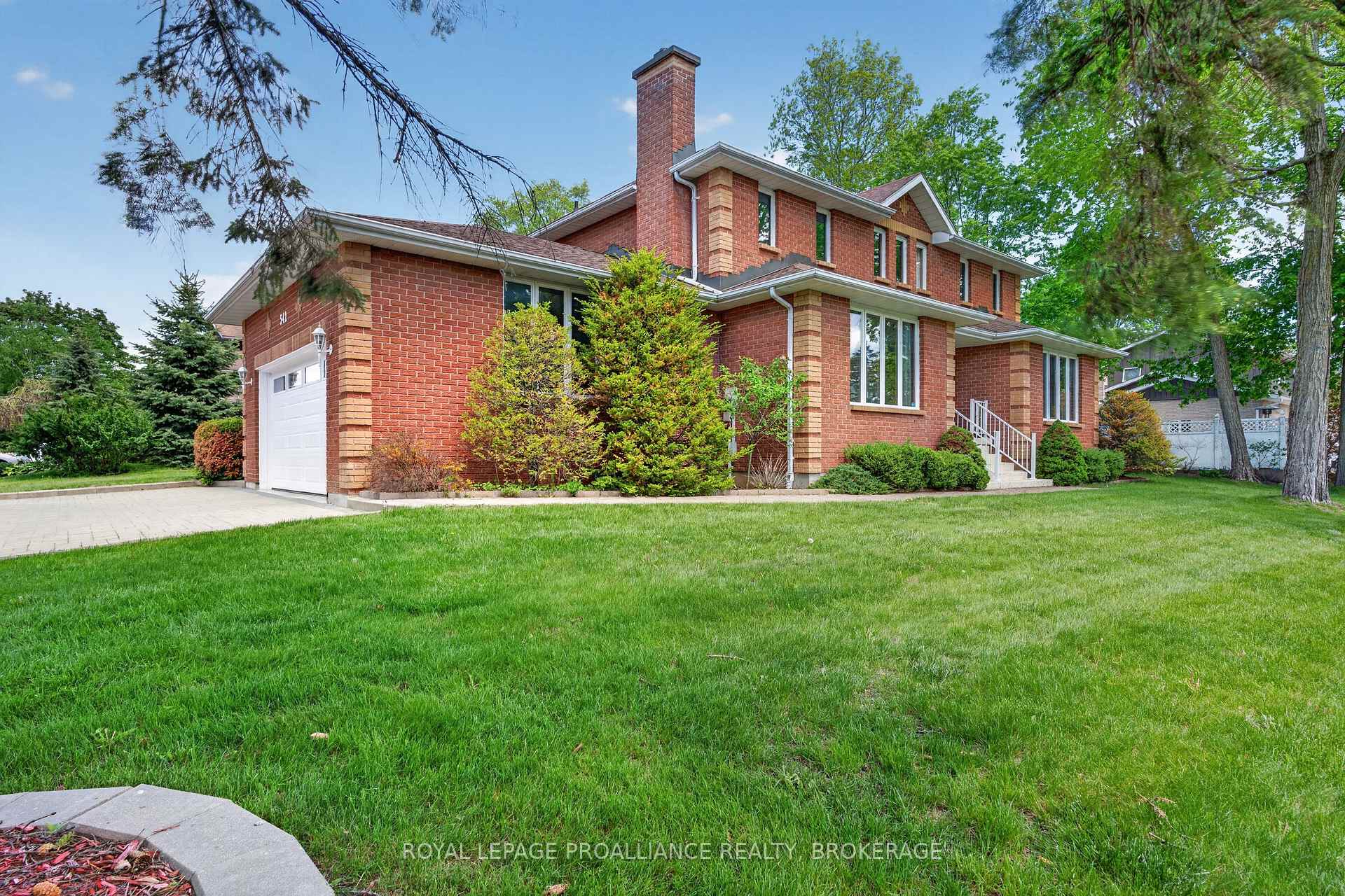 542 RANKIN Crescent, Kingston, ON K7M 7L4