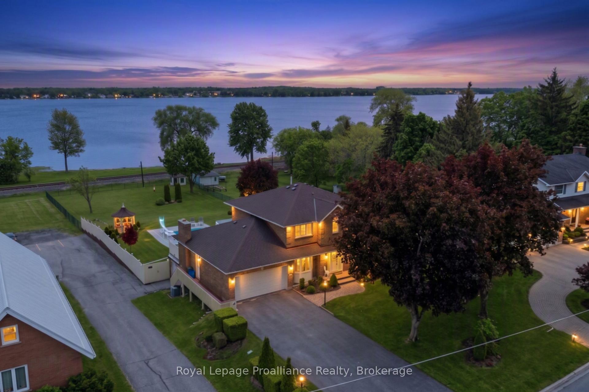261 Dundas Street W, Belleville, ON K8P 1A8
