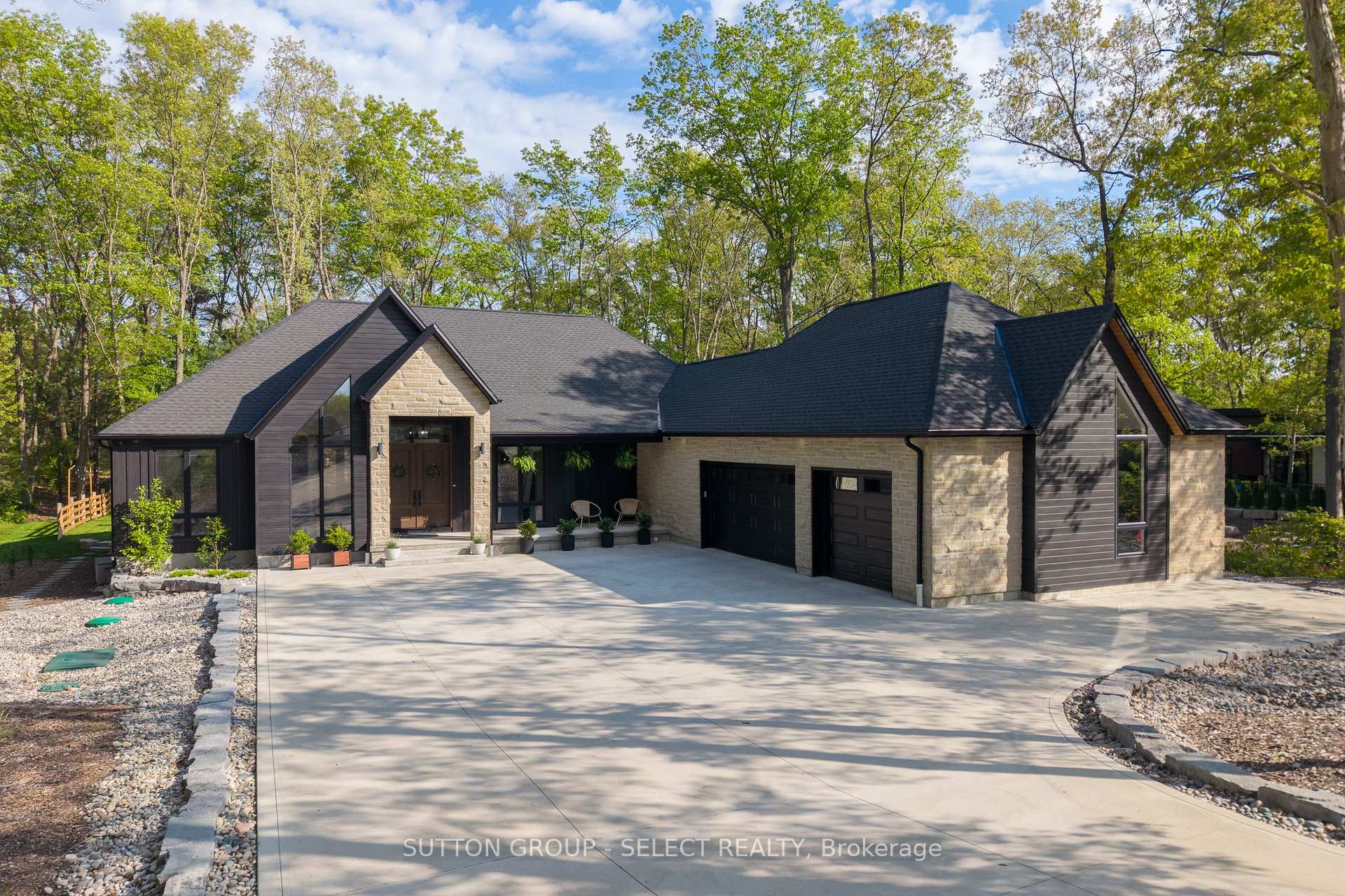 10111 Pinery Bluffs Road, Lambton Shores, ON N0M 1T0