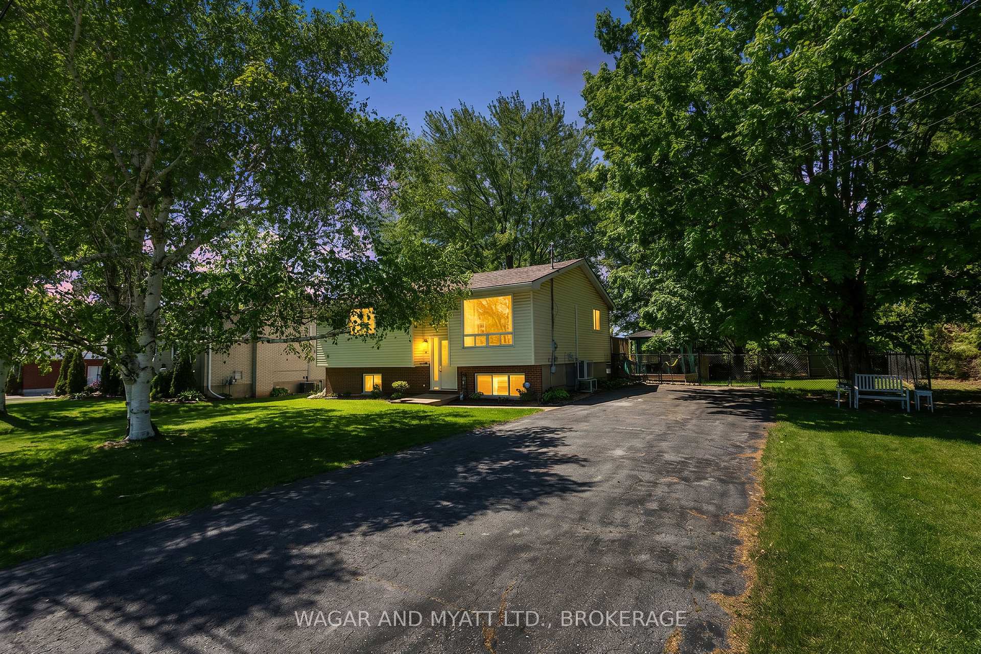 39 RIVERVIEW Drive, Greater Napanee, ON K7R 3A1