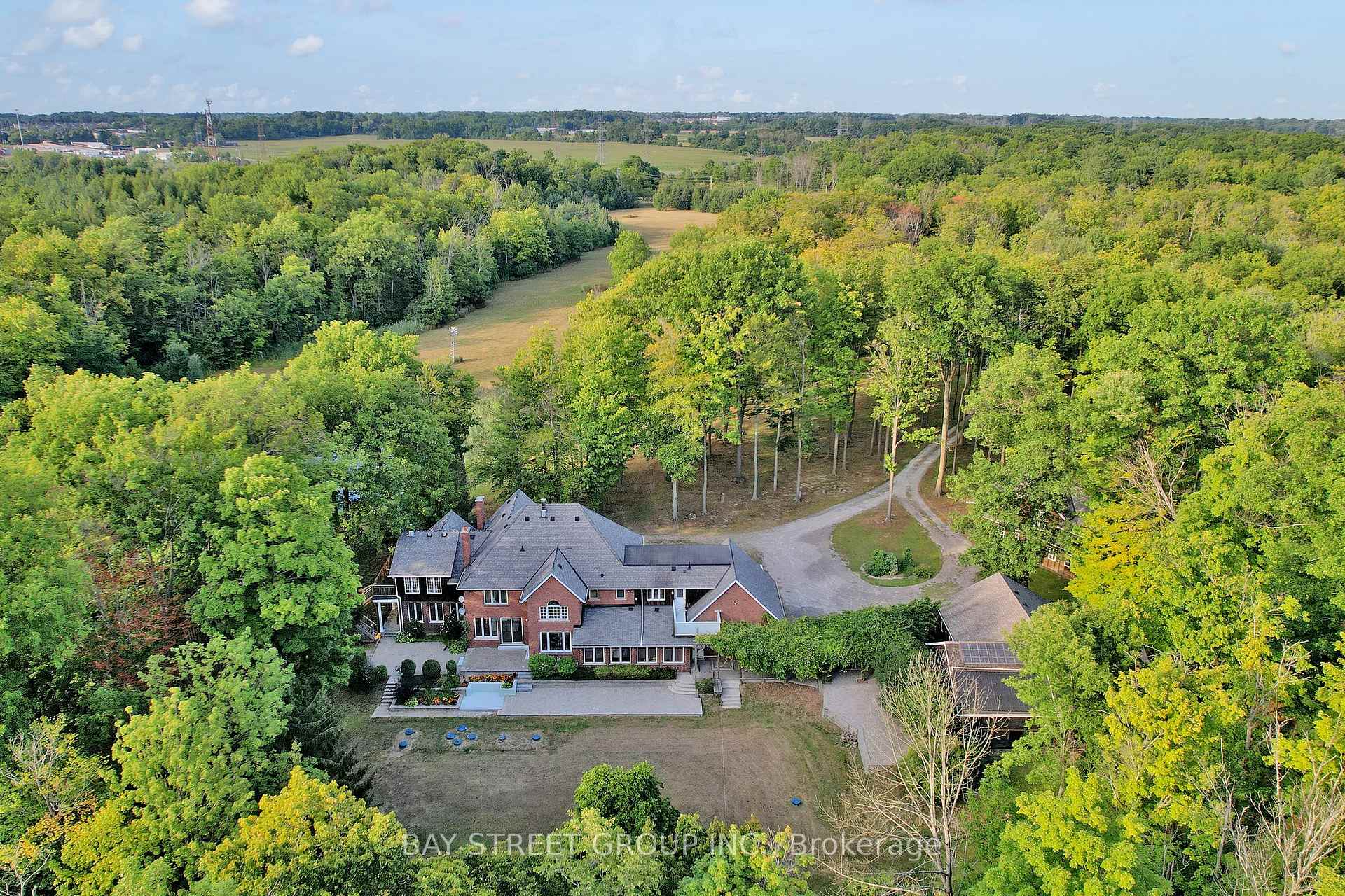 902 Shaver Road, Hamilton, ON L9G 3K9
