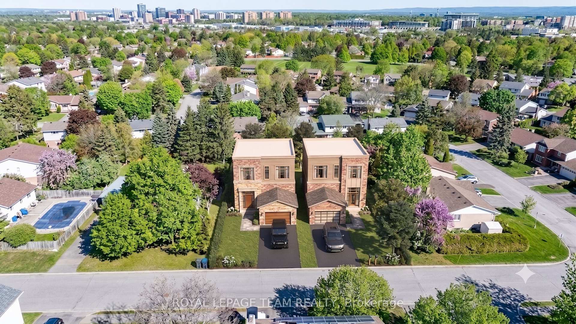 26 Maple Grove Road, Kanata, ON K2L 2S8