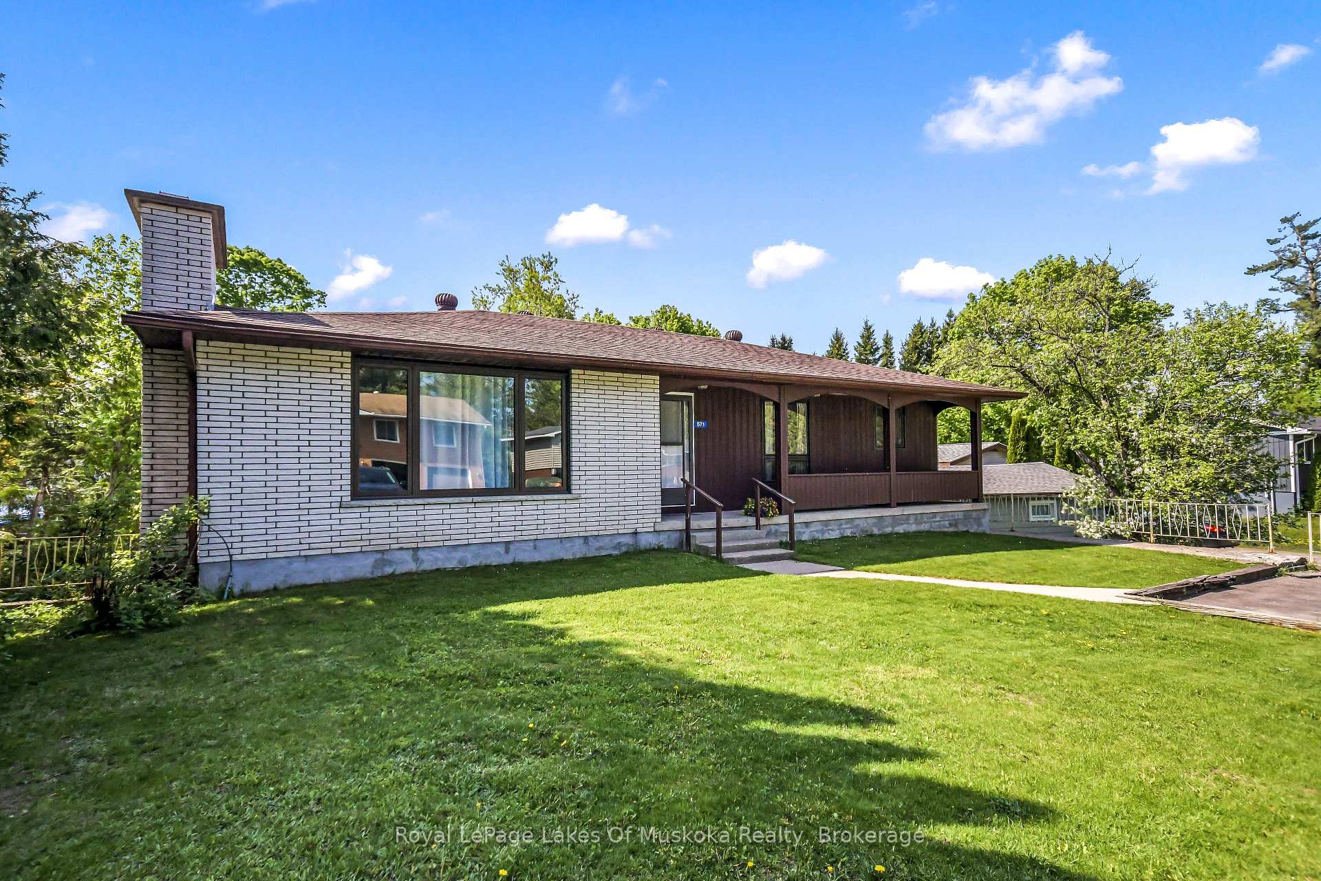571 David Street E, Gravenhurst, ON P1P 1M1