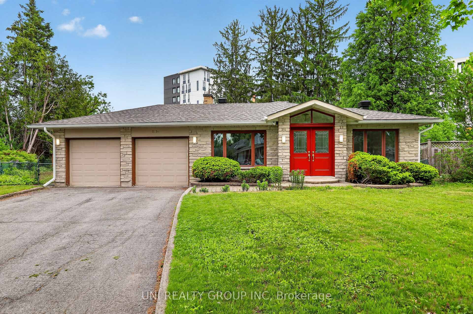 2554 Egan Road, Billings Bridge - Riverside Park and Area, ON K1V 8N1