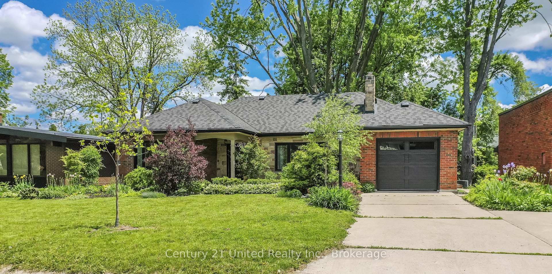 1306 Hazeldean Avenue, Peterborough, ON K9J 5Z4
