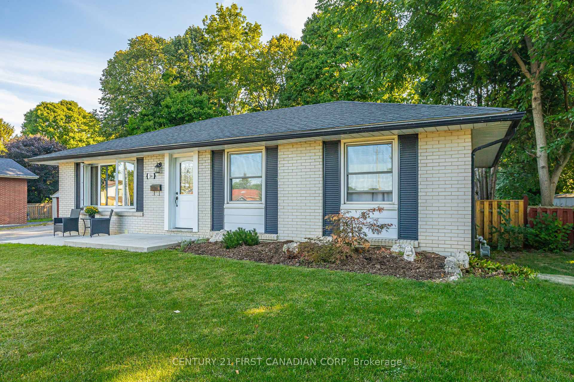 384 Briarhill Avenue, London East, ON N5Y 1N9