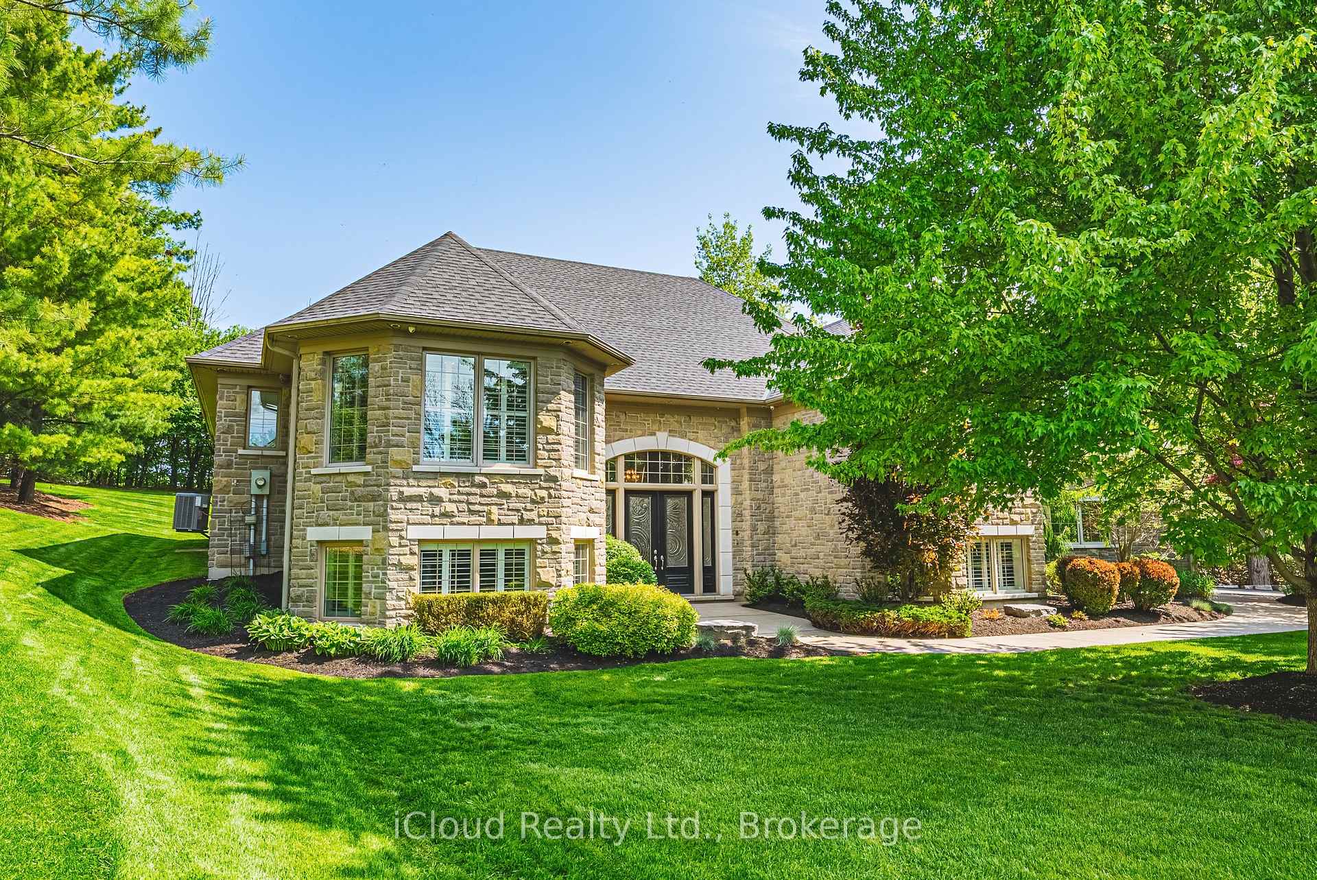 845 Hidden Valley Road, Kitchener, ON N2C 2S4
