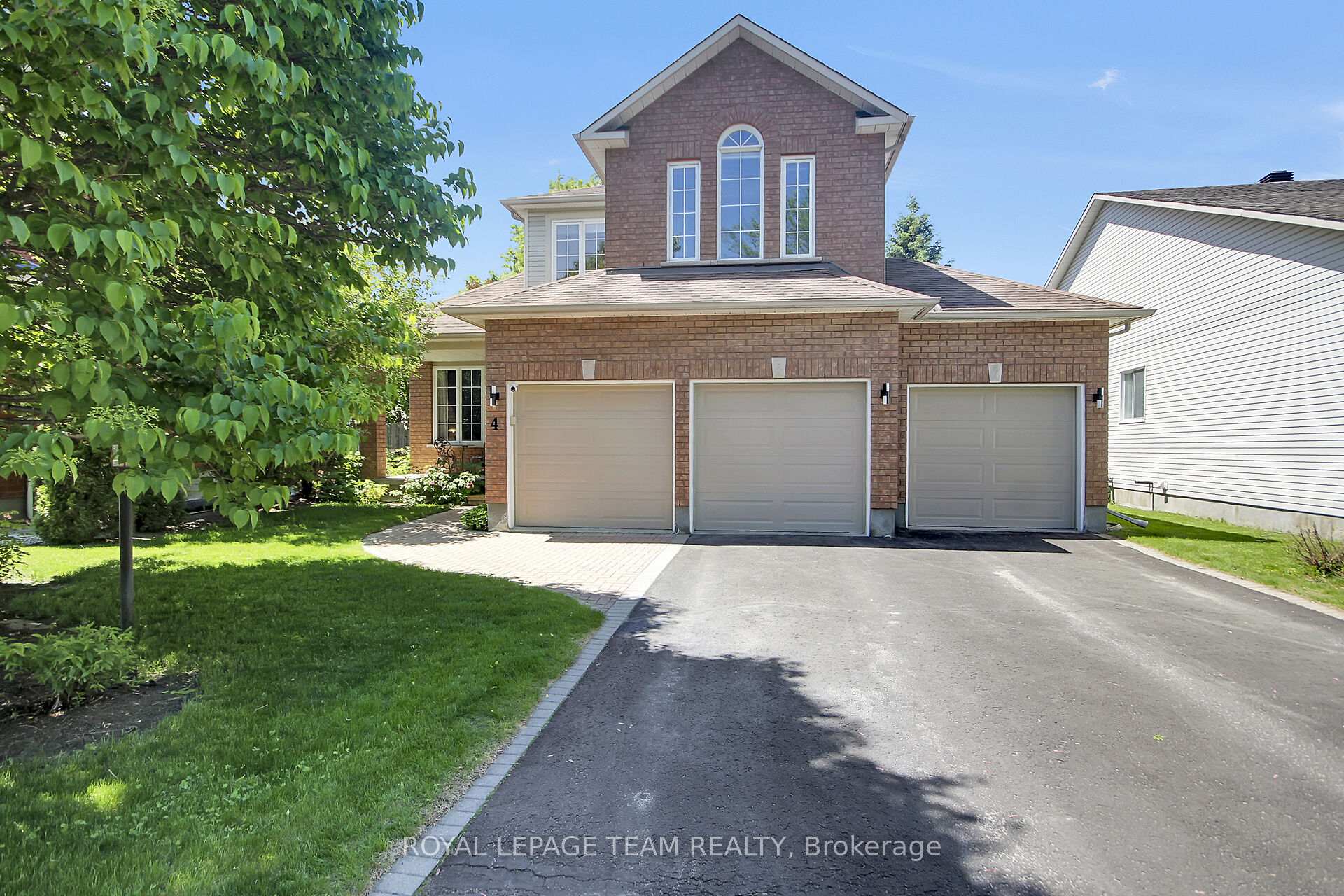 4 Maple Stand Way, Barrhaven, ON K2G 6P3