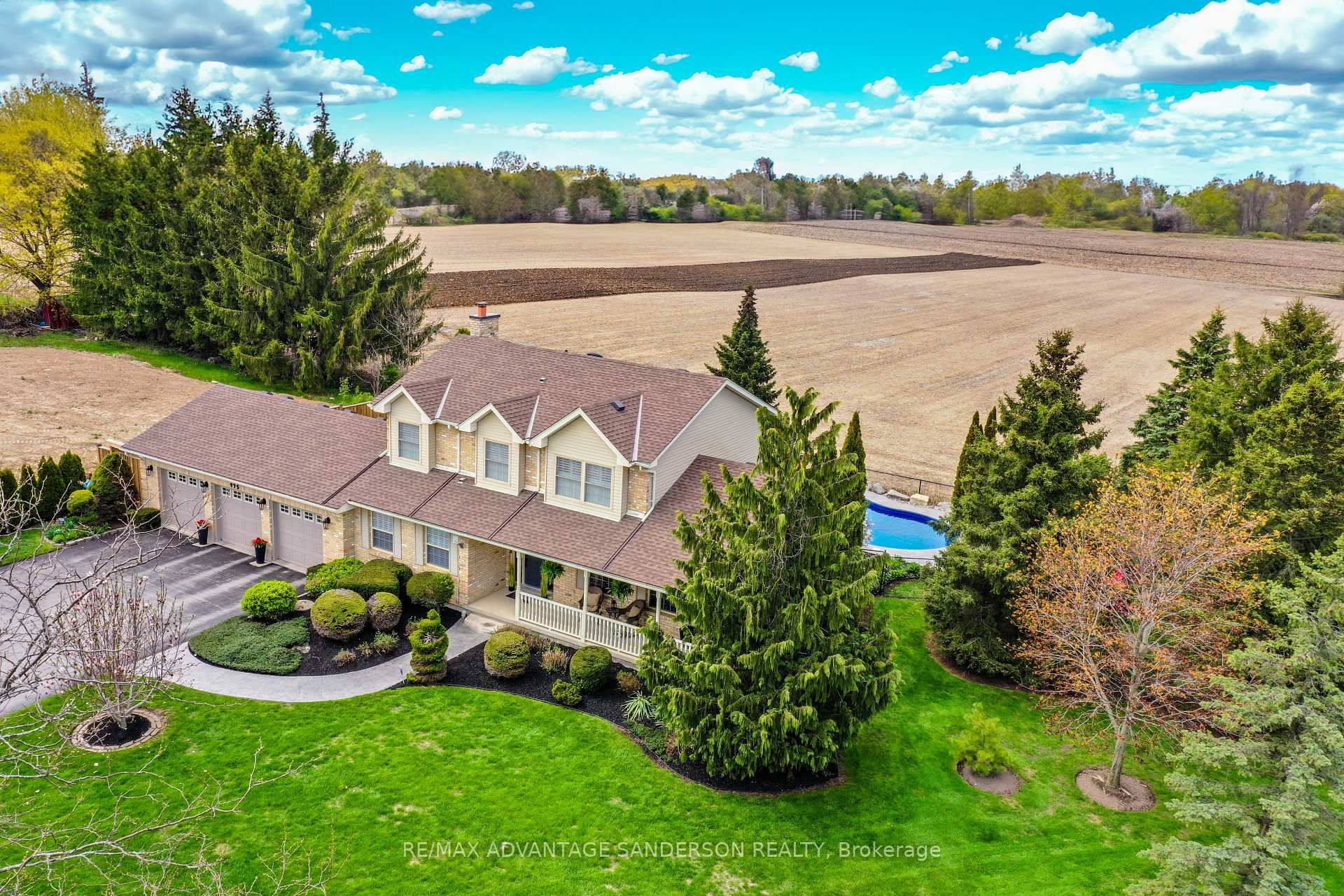 975 Sunningdale Road W, London North, ON N6G 5B7