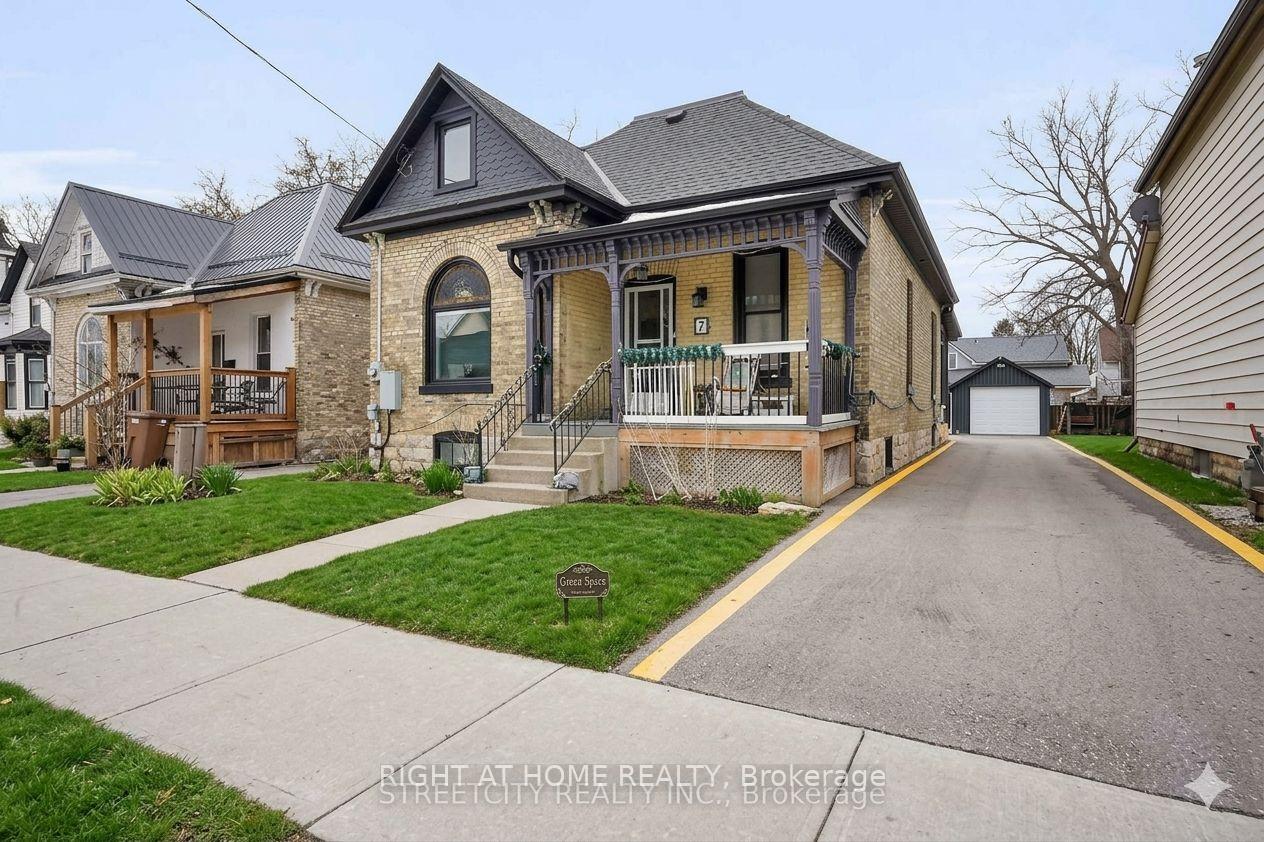 7 Myrtle Street, St. Thomas, ON N5R 2E6