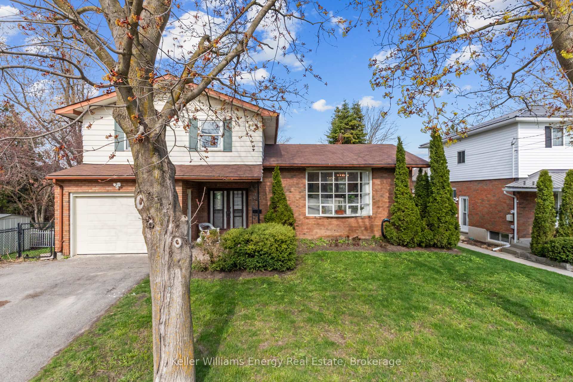 58 Victoria Avenue N, Kawartha Lakes, ON K9V 4G5