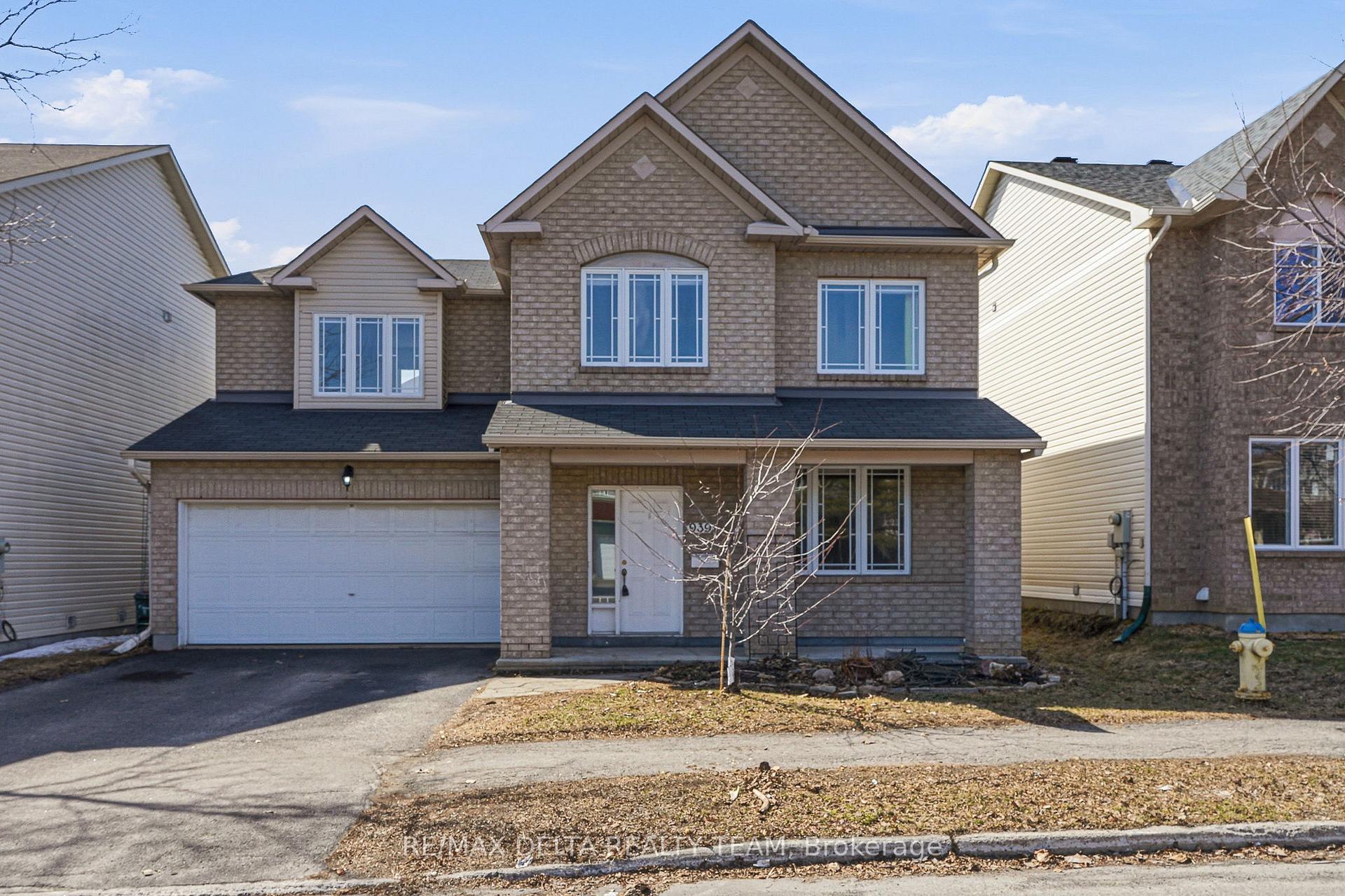 939 Cahill Drive W, Hunt Club - Windsor Park Village and Area, ON K1V 2C3