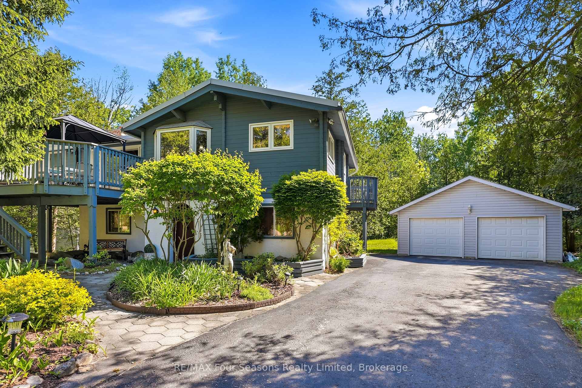 105 St Moritz Crescent, Blue Mountains, ON L9Y 0S6