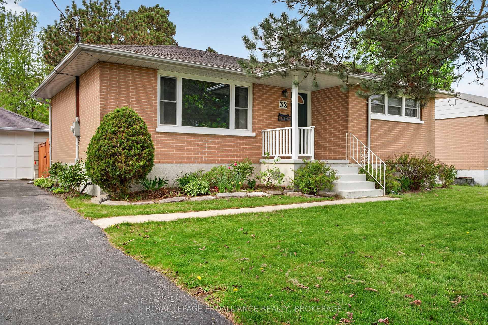 32 Lennox Street, Kingston, ON K7M 4S2