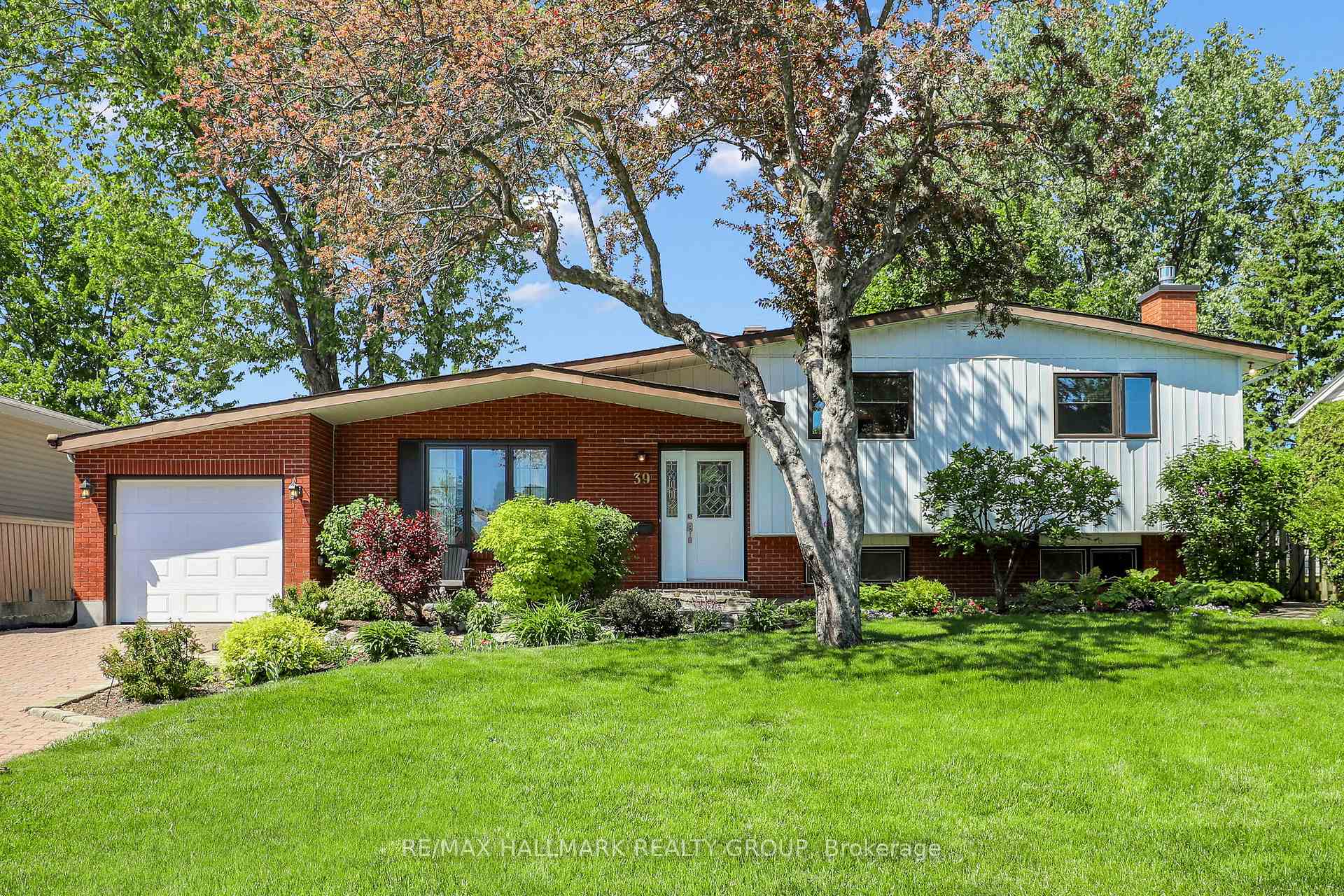 39 Biscayne Crescent, Cityview - Parkwoods Hills - Rideau Shore, ON K2E 5R9