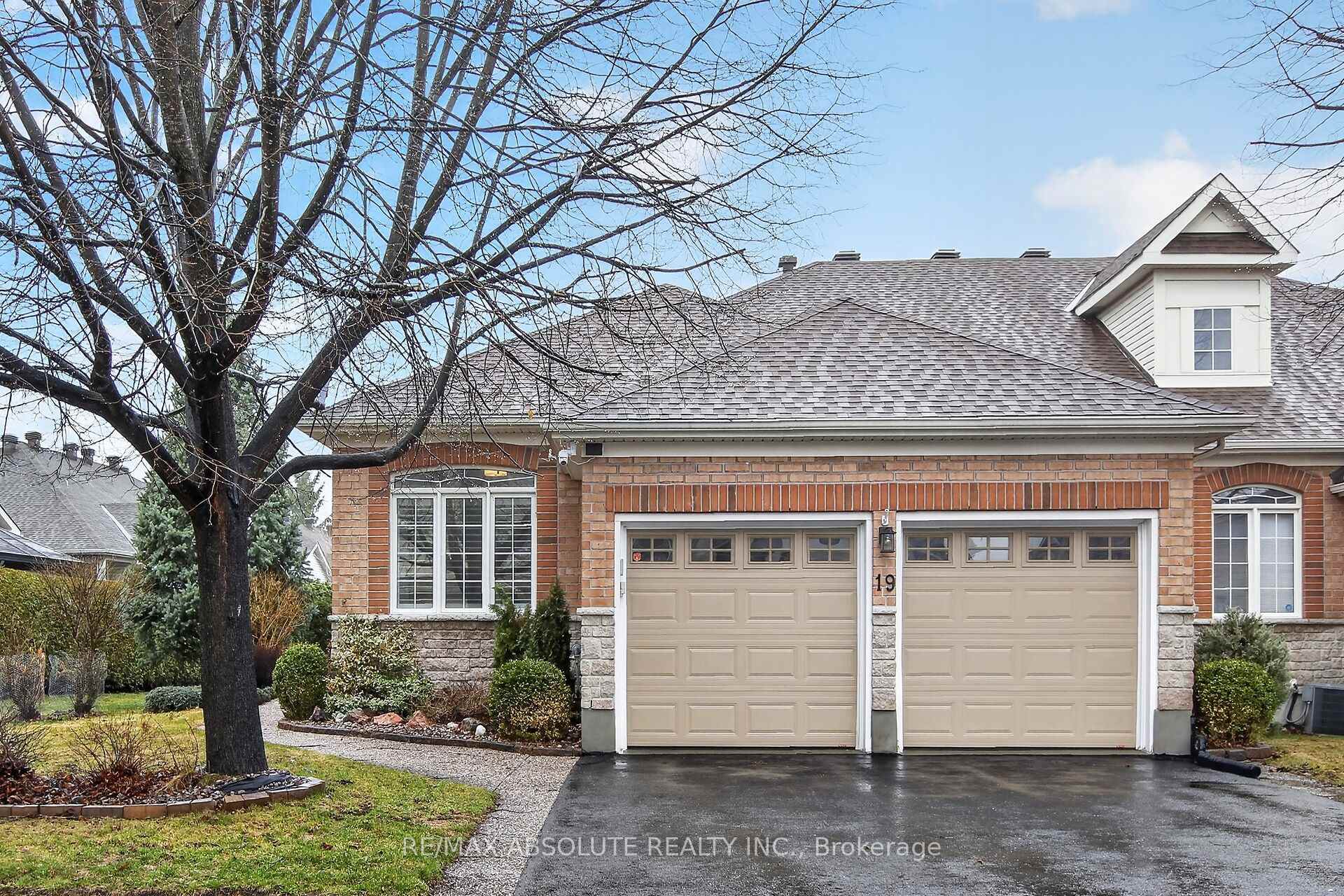 19 Goldora Private, Kanata, ON K2T 1K8