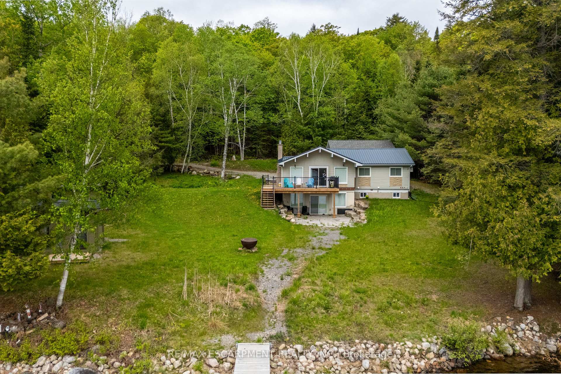 1056 Inawendawin Road, Lake of Bays, ON P0B 1A0