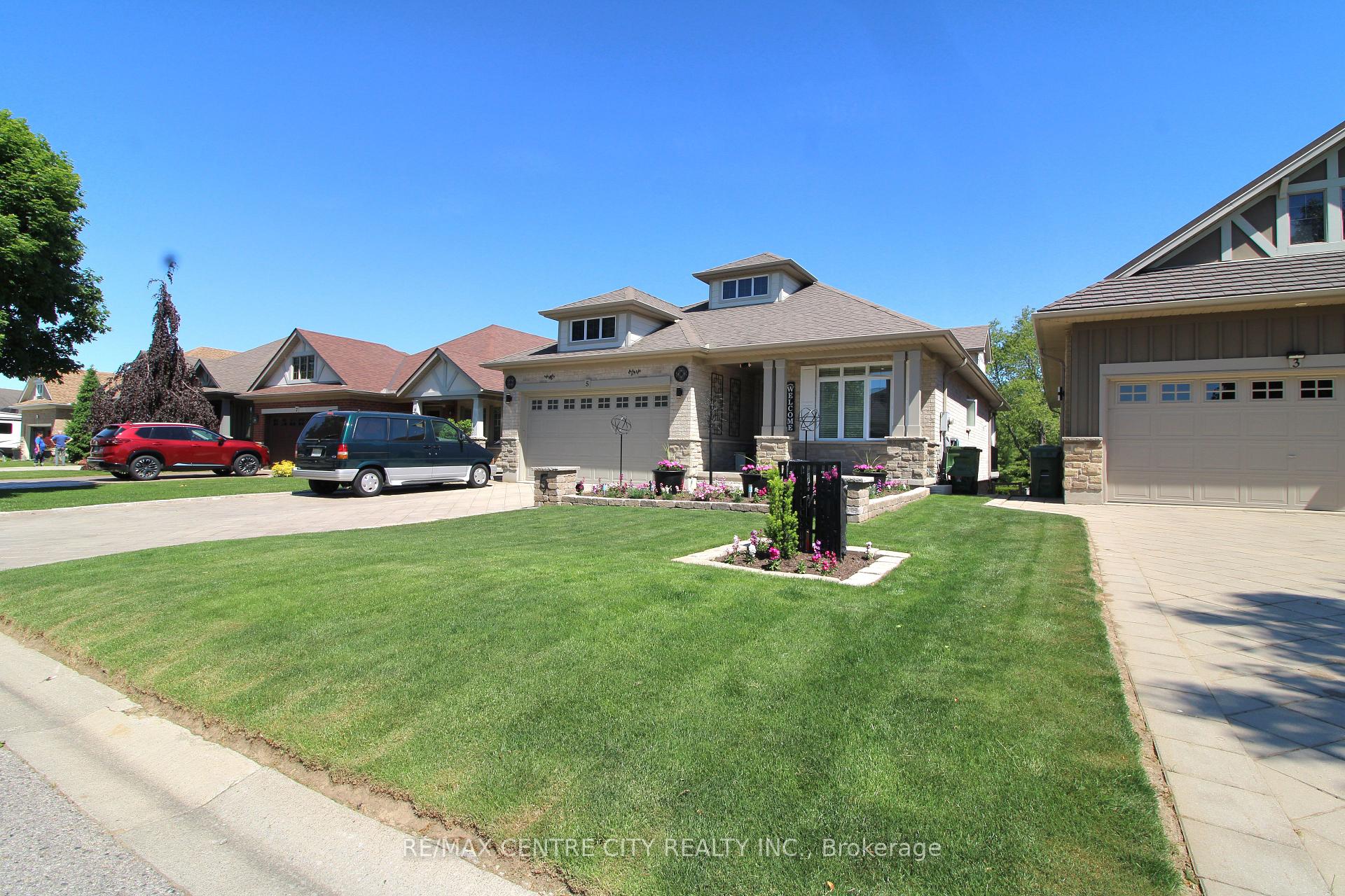 5 Cherry Blossom Lane, St. Thomas, ON N5R 1L2