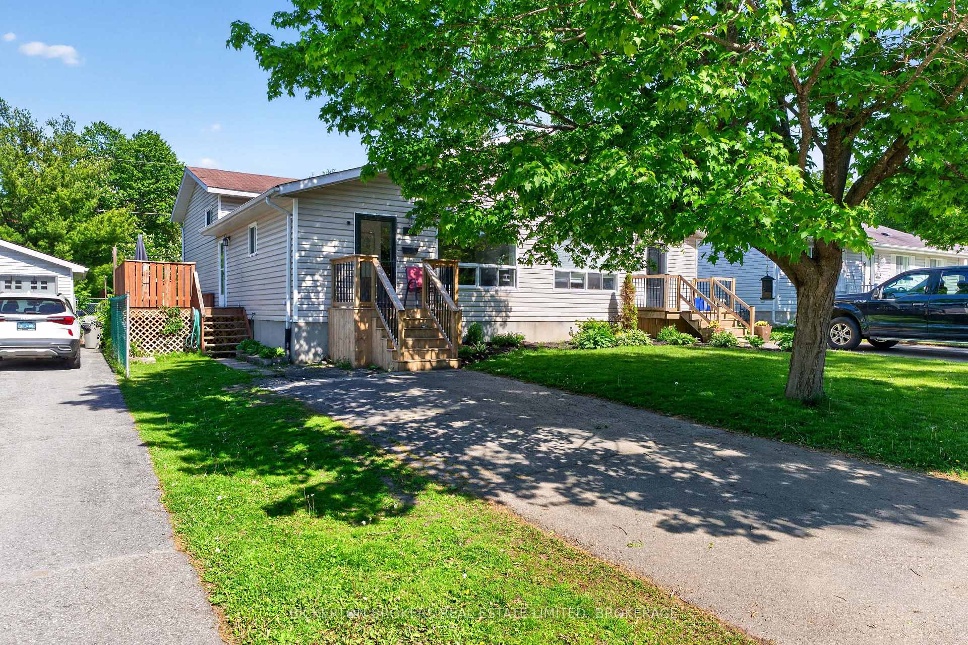 41 Maple Street S, Gananoque, ON K7G 2N6