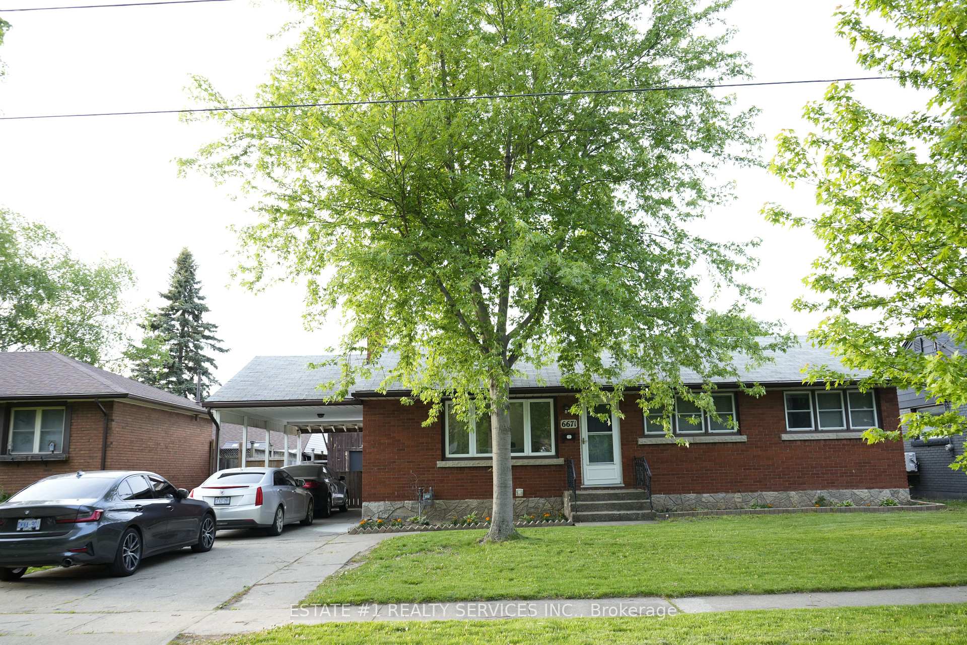 6671 Russell Street, Niagara Falls, ON L2J 1P9