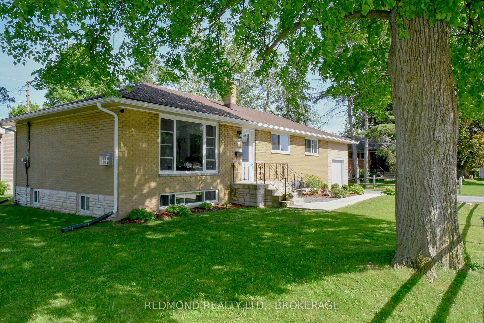 193 Elizabeth Drive, Gananoque, ON K7G 1P6