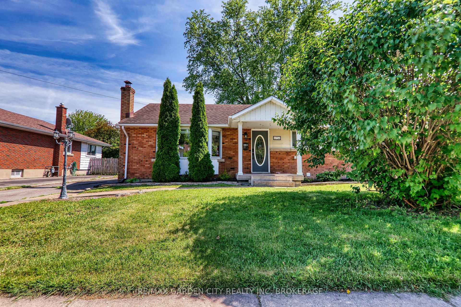 6734 O'Neil Street, Niagara Falls, ON L2J 1N2