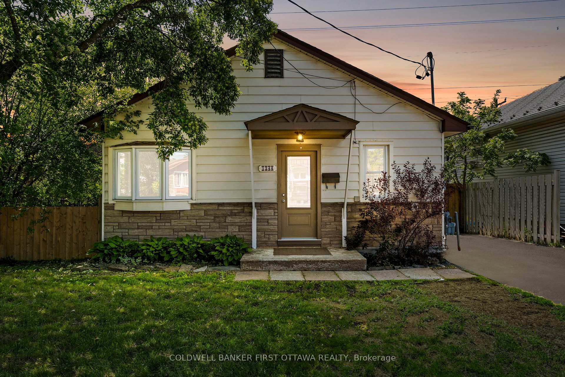 1246 Kitchener Avenue, Hunt Club - South Keys and Area, ON K1V 6W5