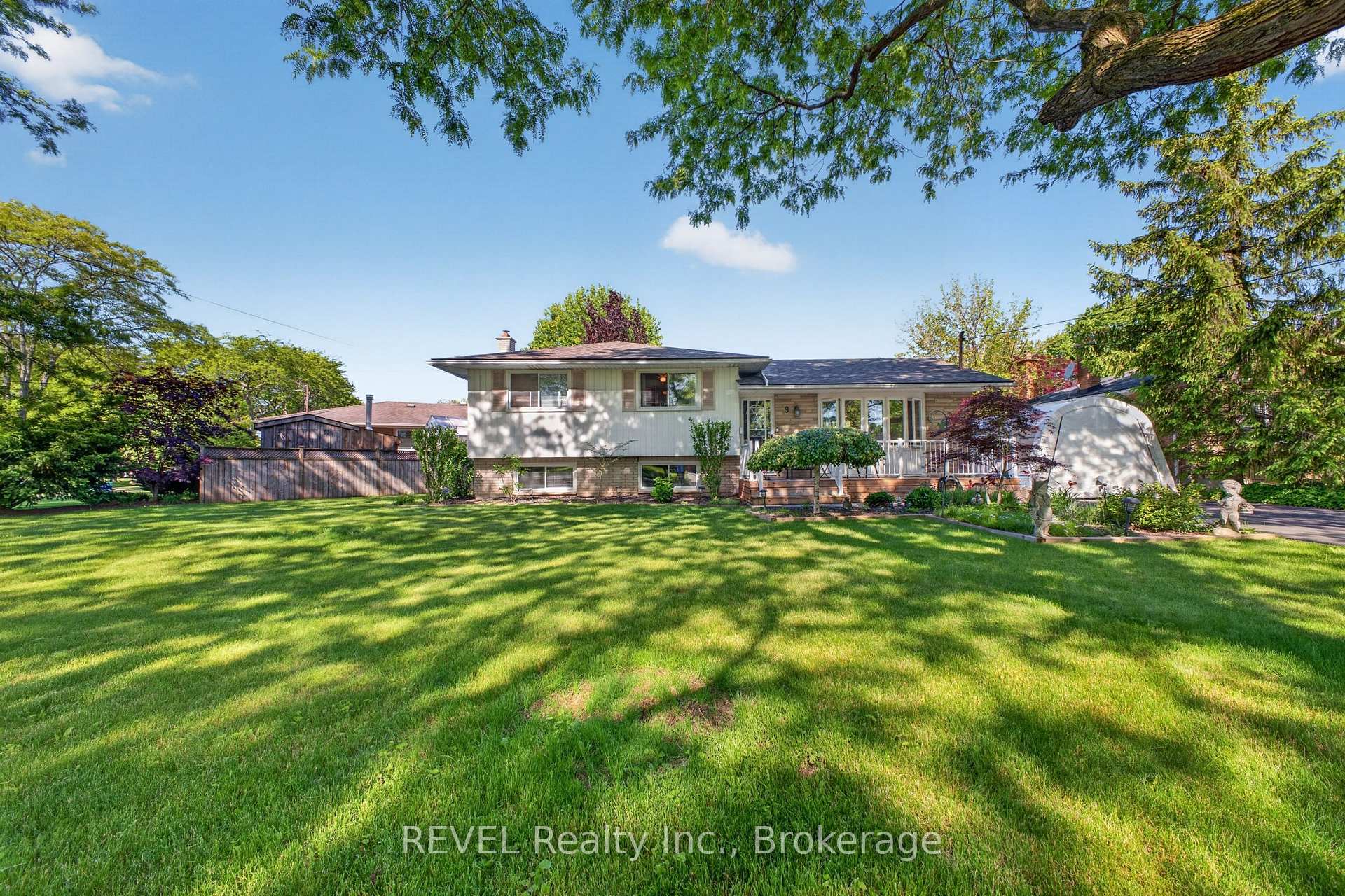 9 Rexleigh Crescent, St. Catharines, ON L2N 3X7