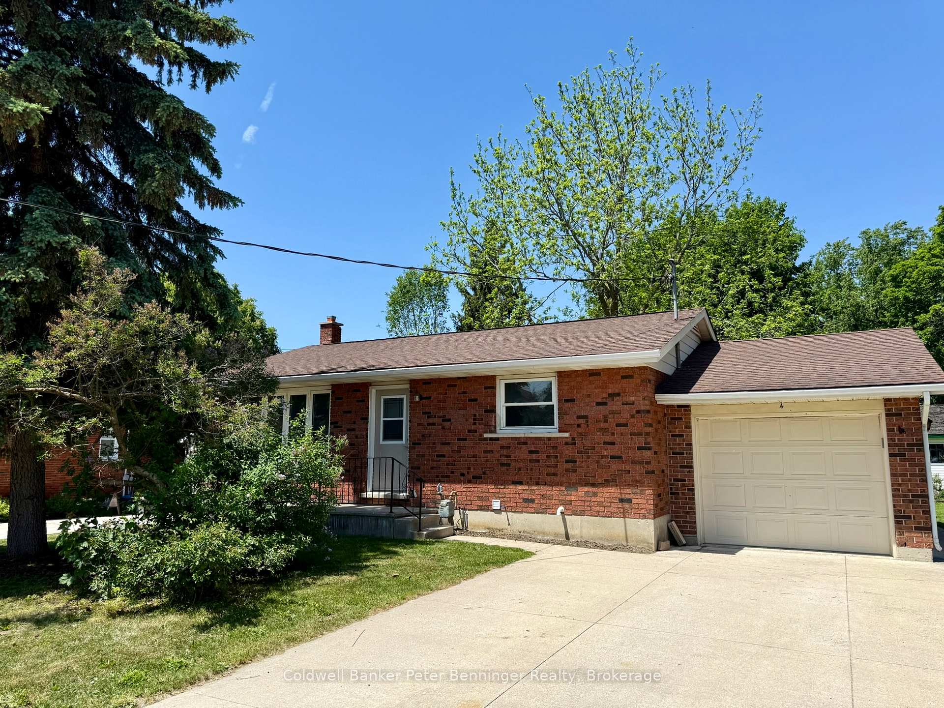 4 Huron Street, Brockton, ON N0G 2V0