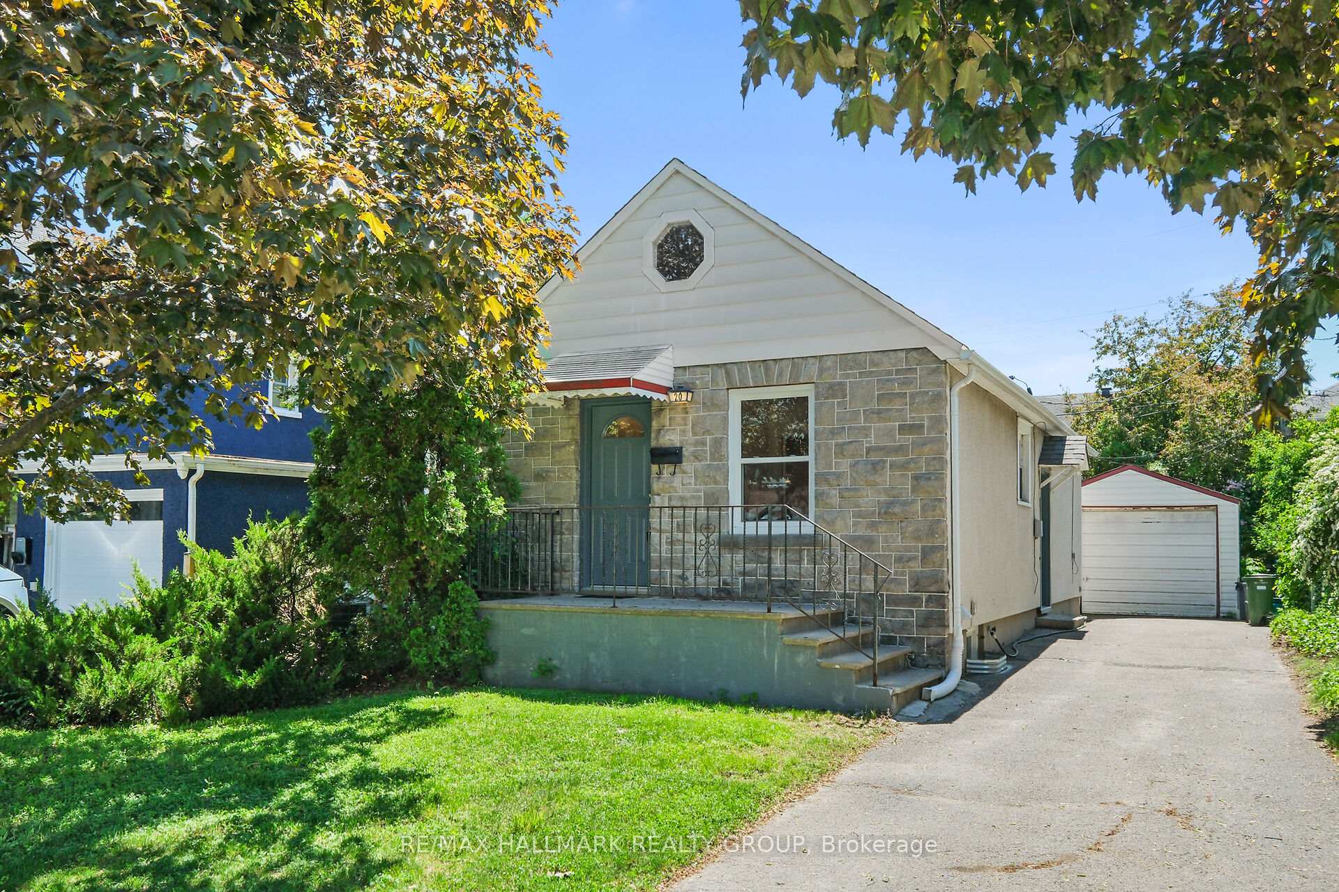 20 Fern Avenue, Dows Lake - Civic Hospital and Area, ON K1Y 3S1