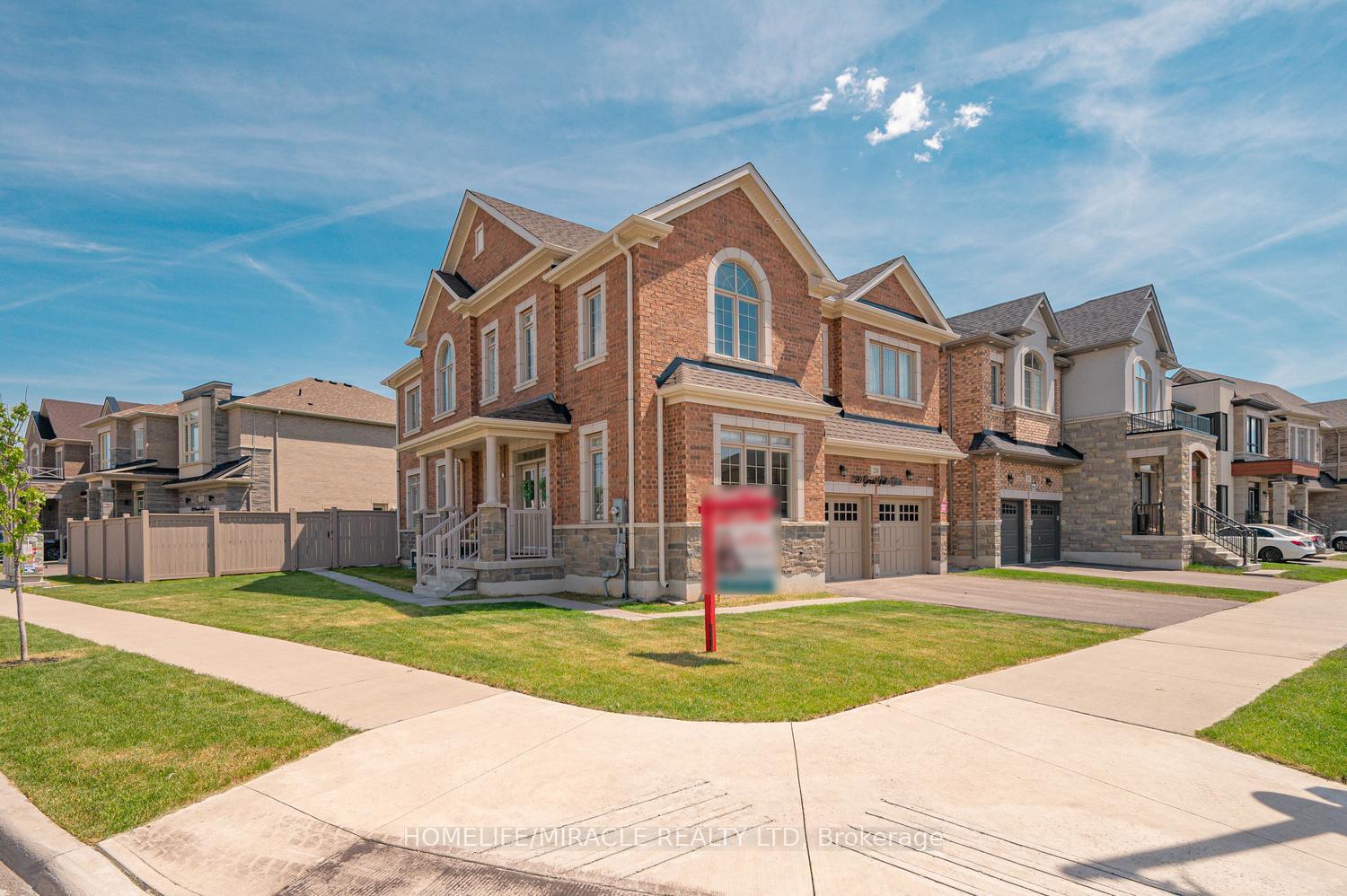 220 Great Falls Boulevard, Hamilton, ON L8B 1Z1