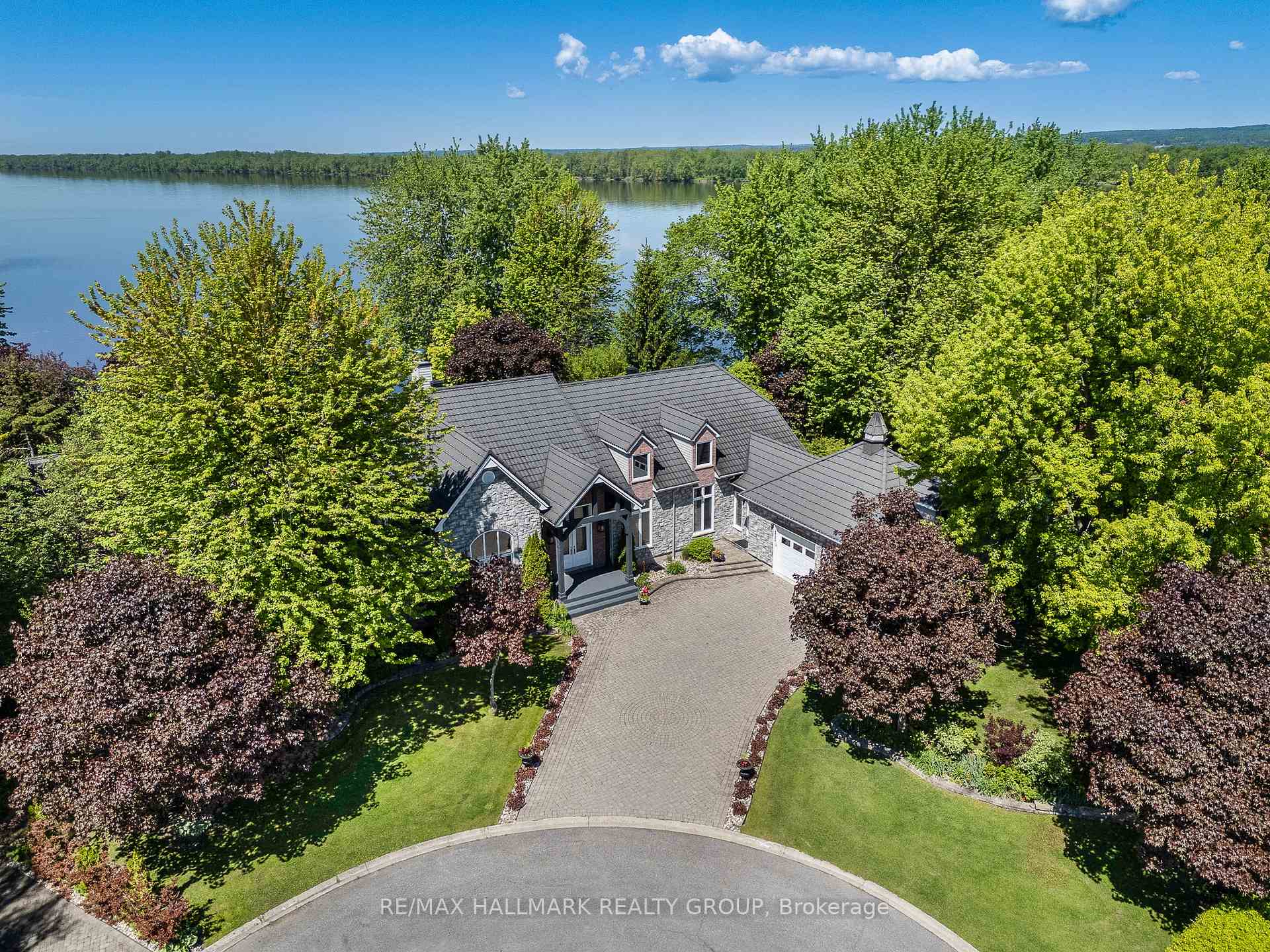 2584 WOODS Street, Clarence-Rockland, ON K4K 1J2