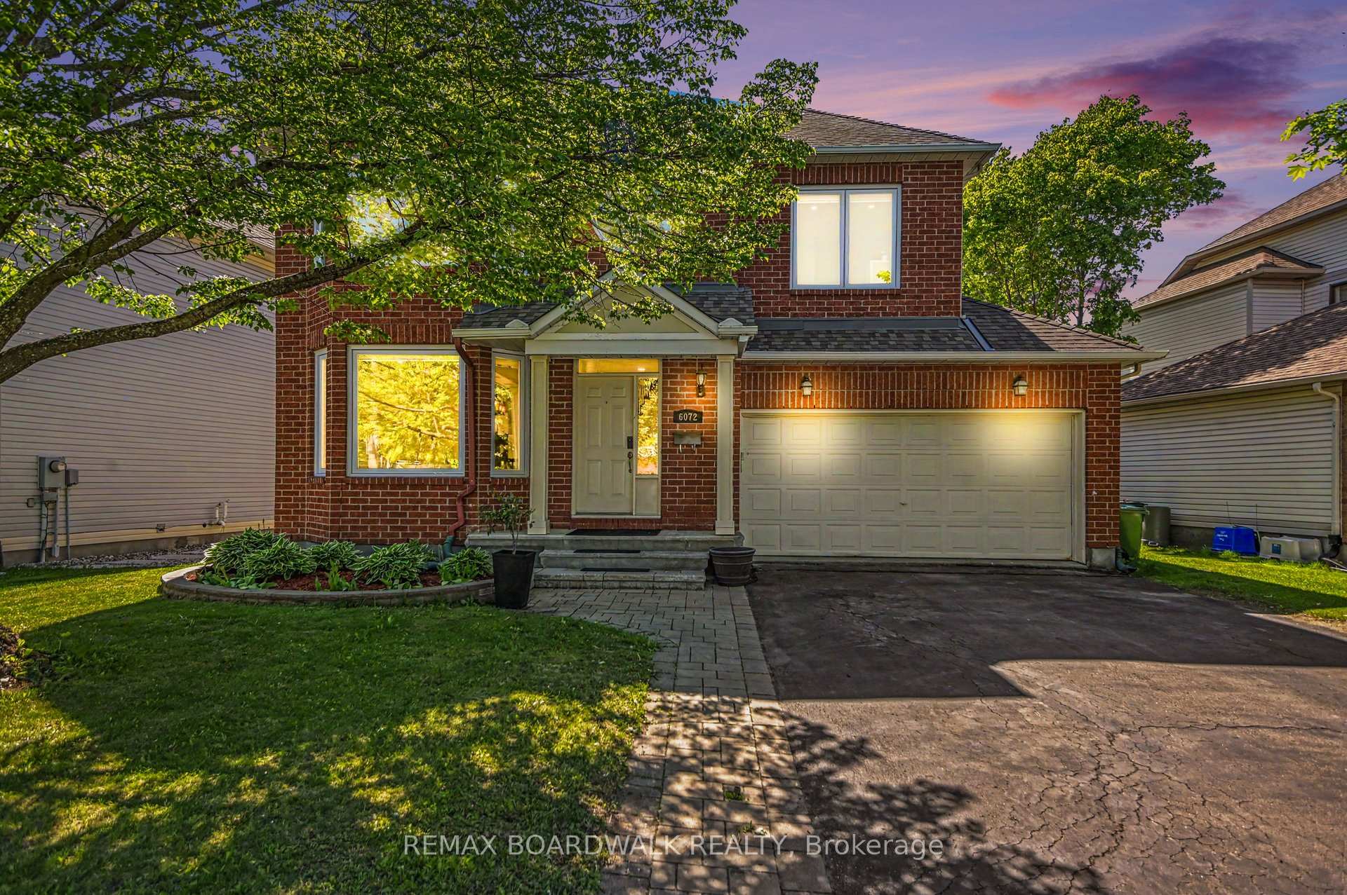 6072 LONGLEAF Drive, Orleans - Convent Glen and Area, ON K1W 1G4
