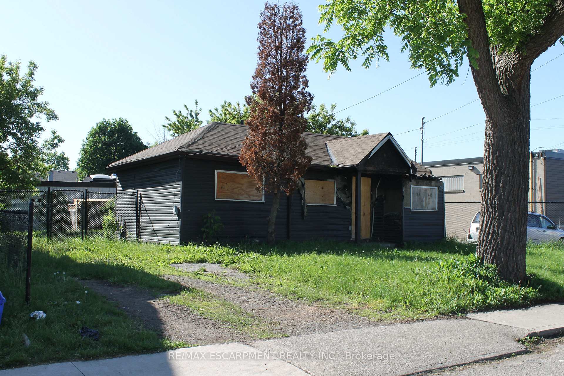 127 Robins Avenue, Hamilton, ON L8H 4N5