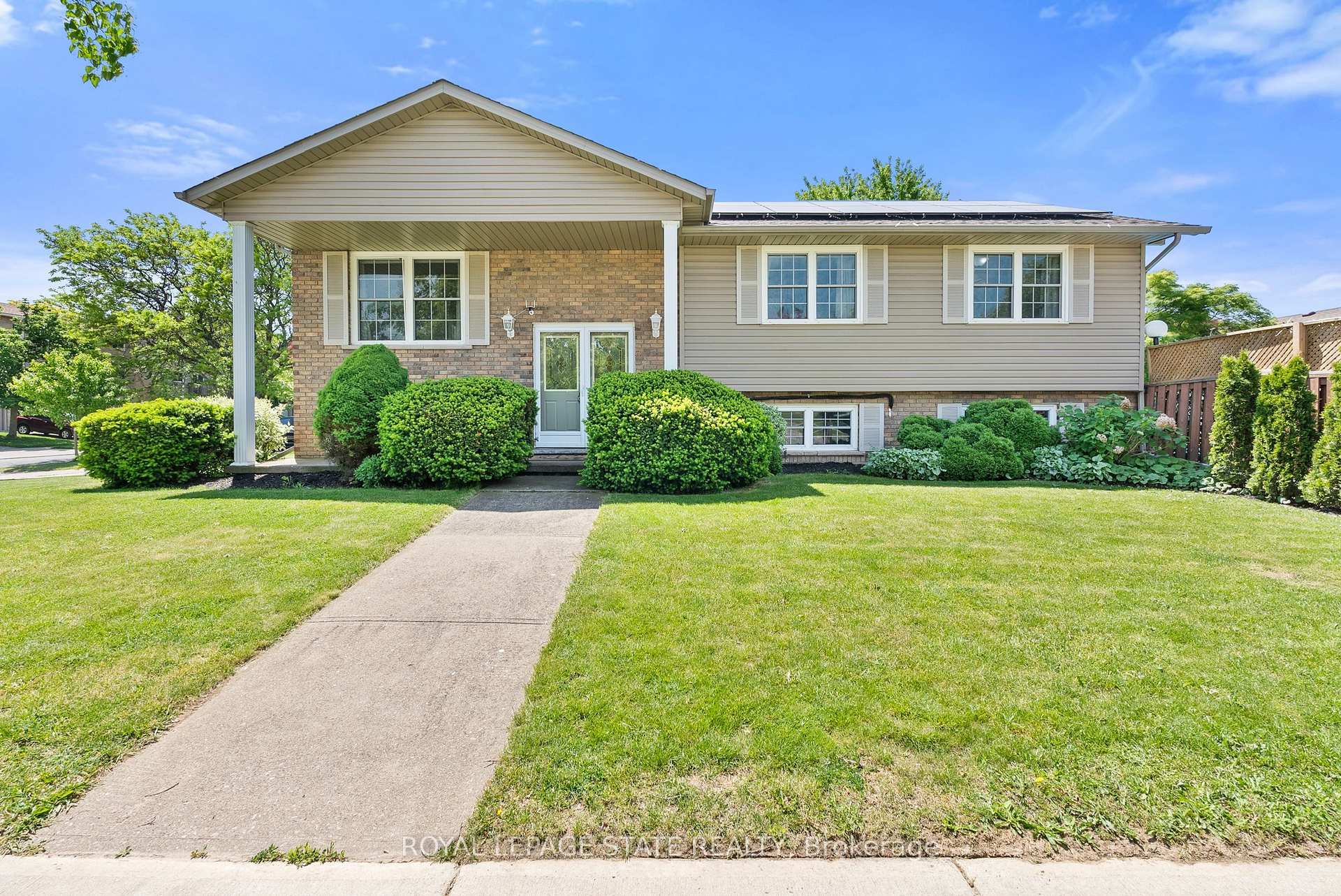 83 Amberwood Street, Hamilton, ON L8J 1Z8