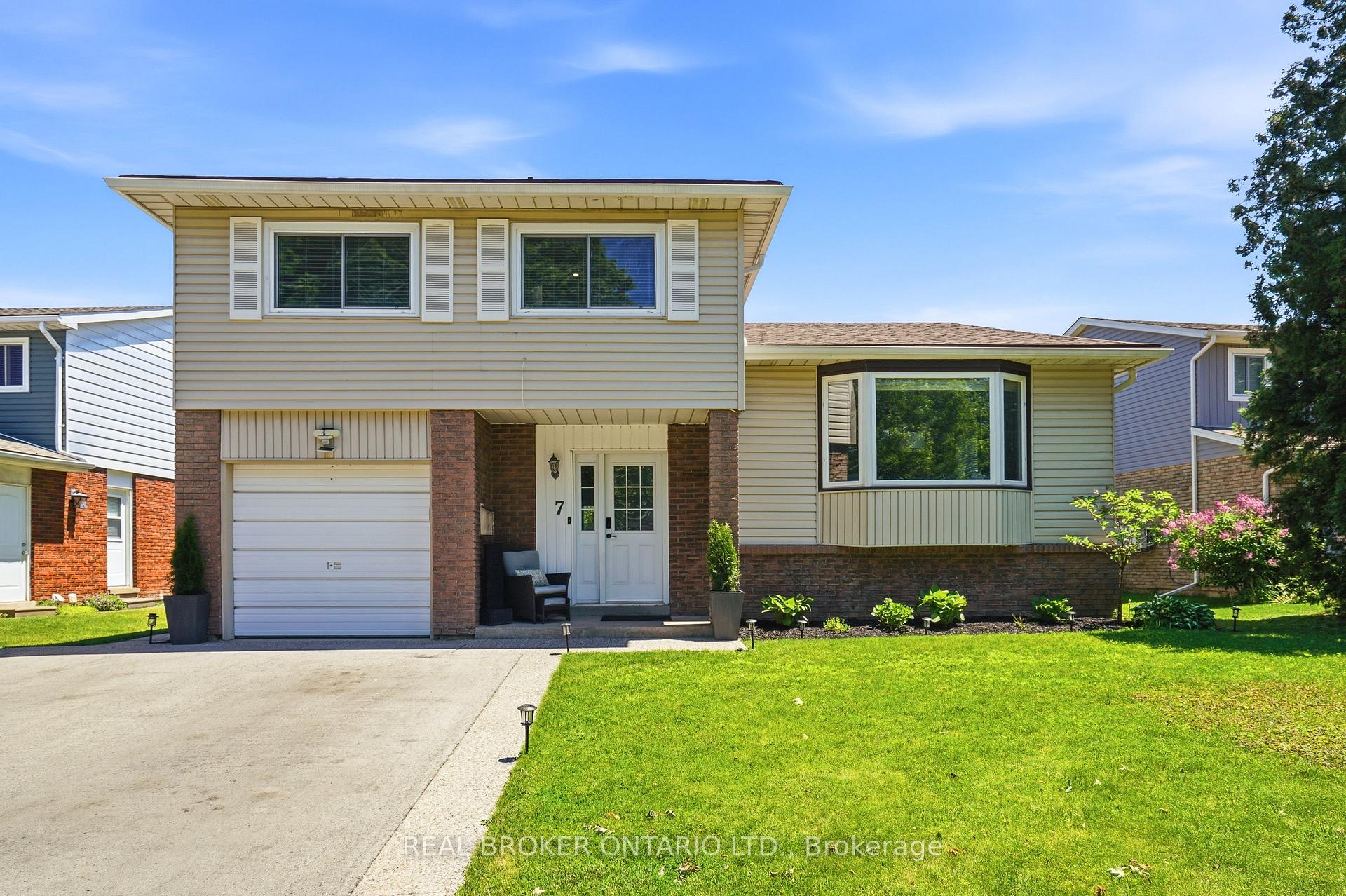 7 Fairington Crescent, St. Catharines, ON L2N 5W2