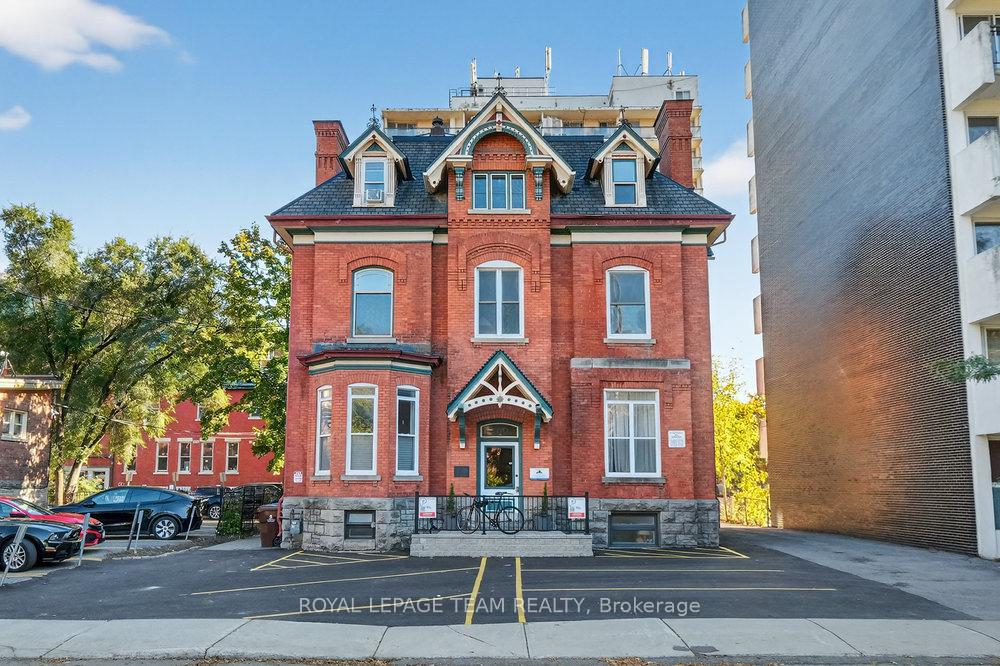 260 W Somerset Street W, Ottawa Centre, ON K2P 0J6