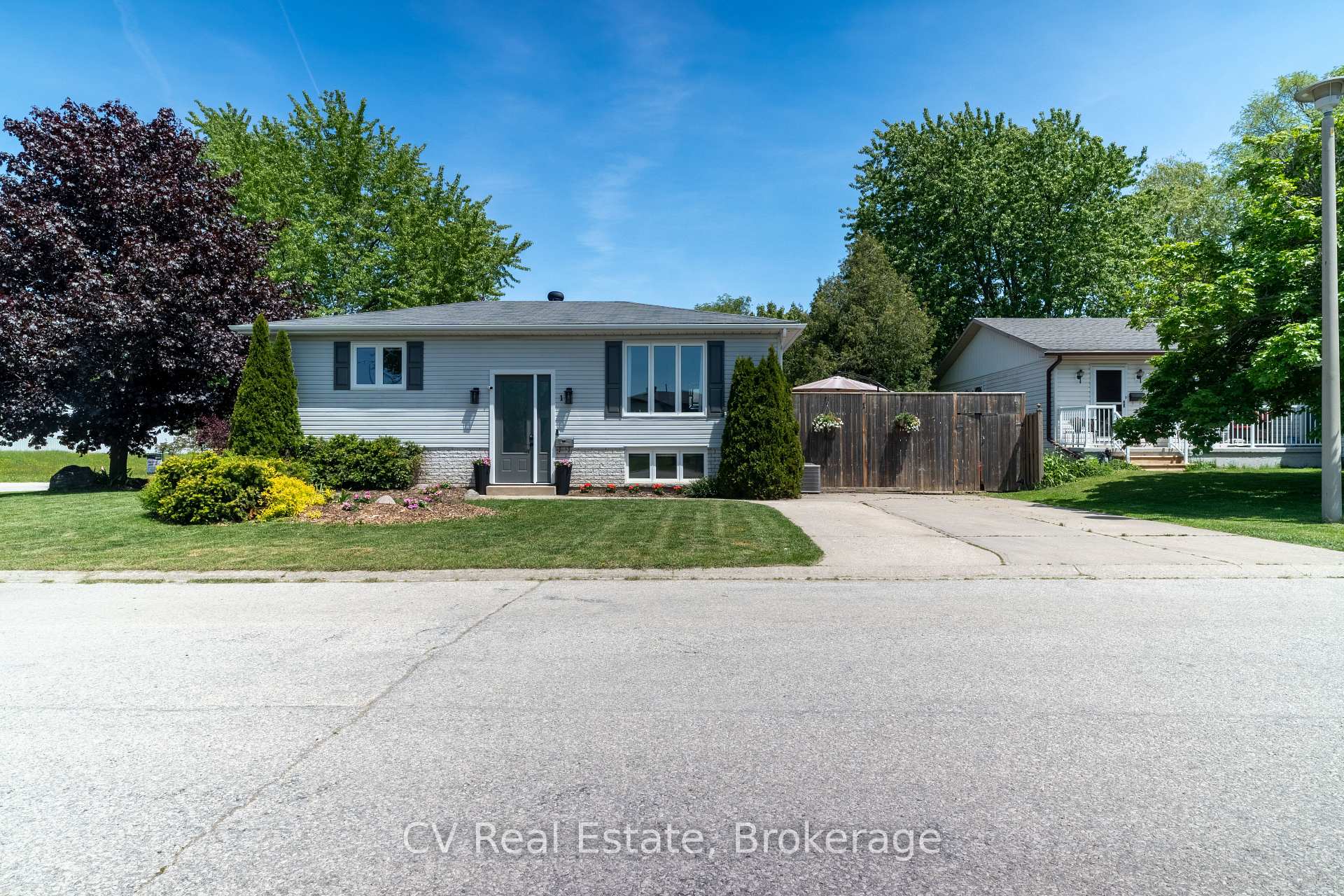 1 Birchwood Court, Meaford, ON N4L 1T9