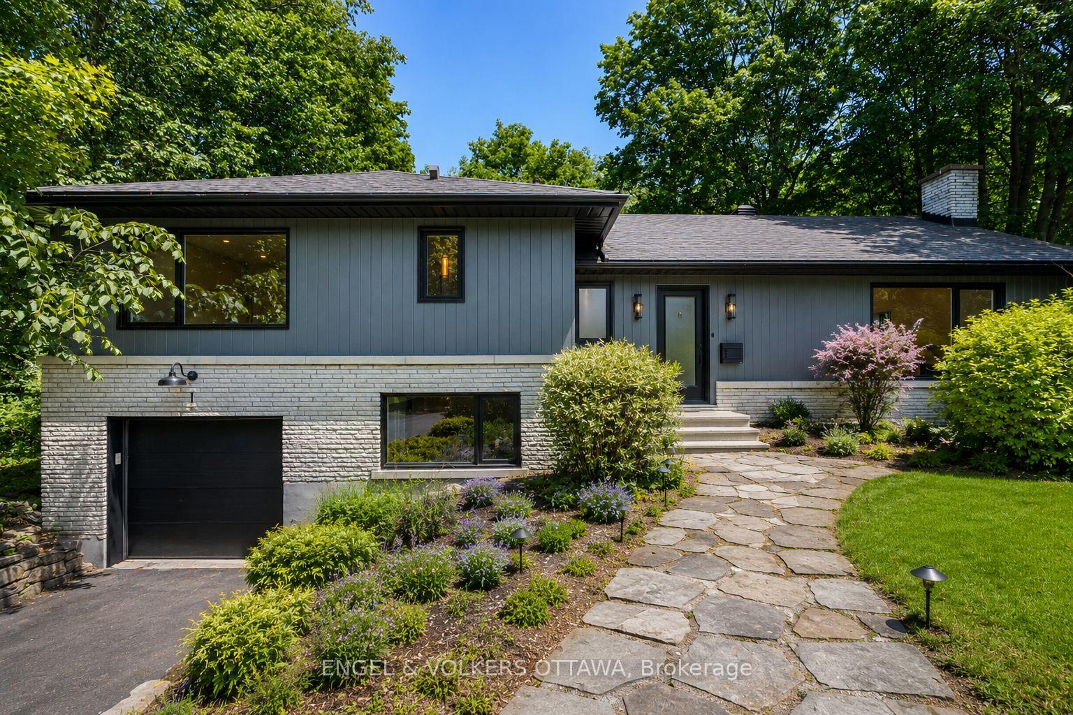 1 Amberly Place, Beacon Hill North - South and Area, ON K1J 7J9