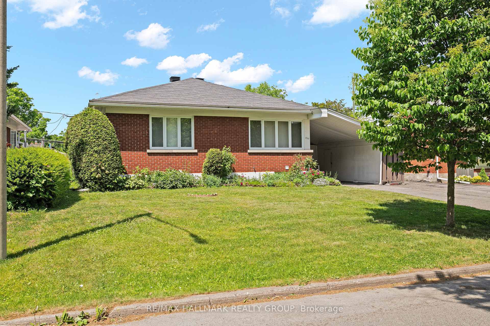 839 WESTON Drive, Elmvale Acres and Area, ON K1G 1W5