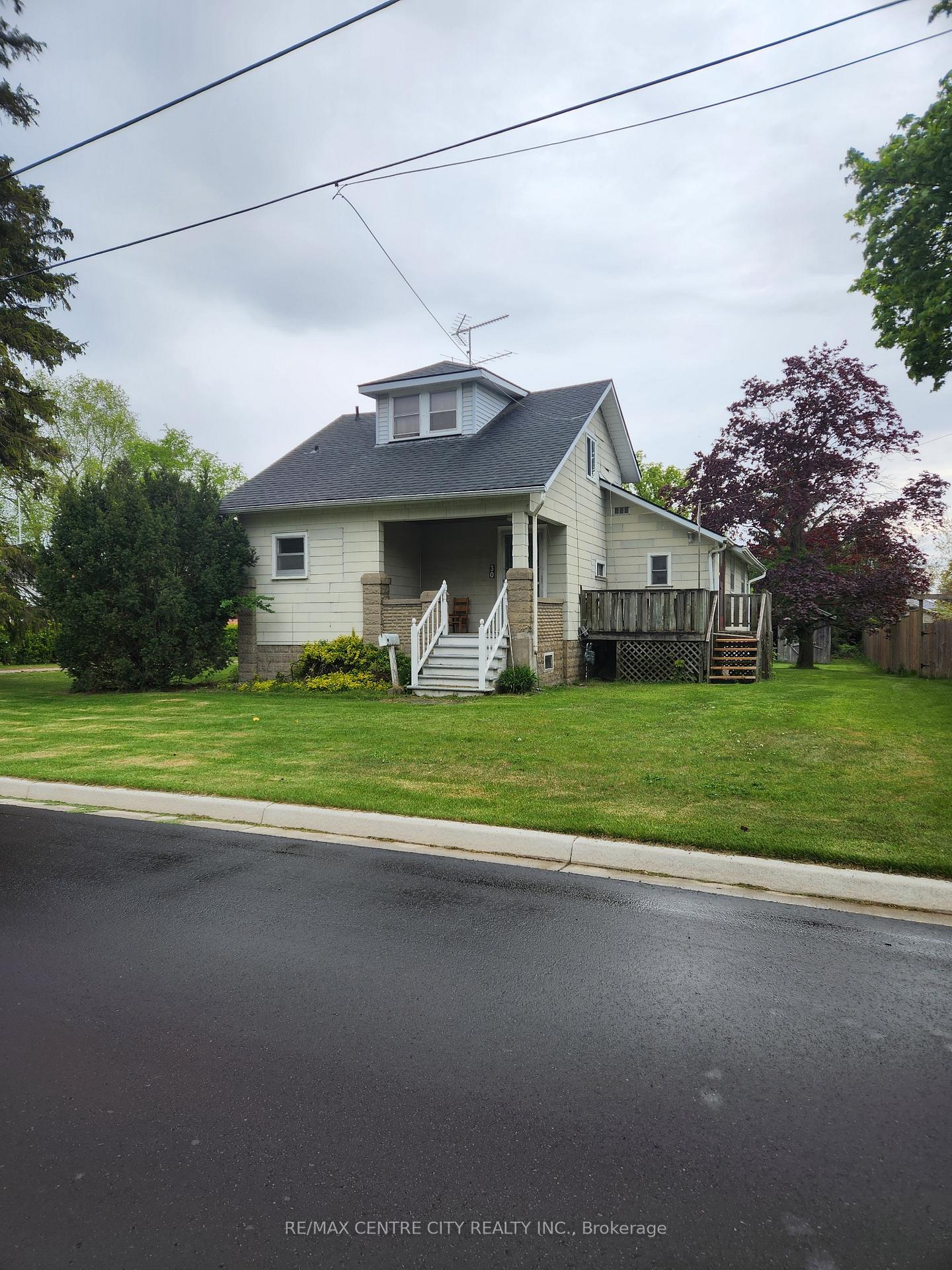30 Queen Street, Strathroy-Caradoc, ON N7G 2H7