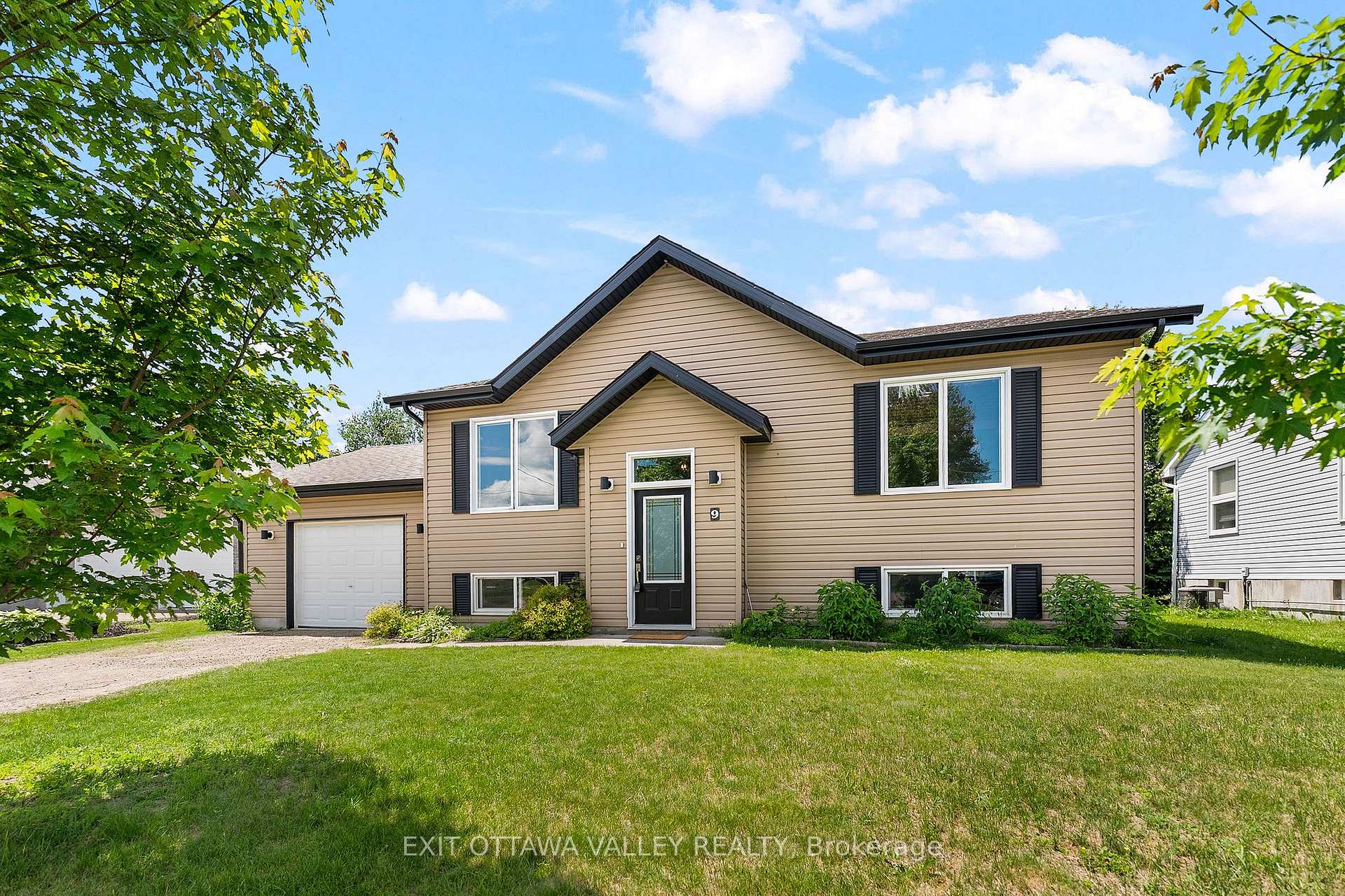 9 Minto Street, Whitewater Region, ON K0J 1C0