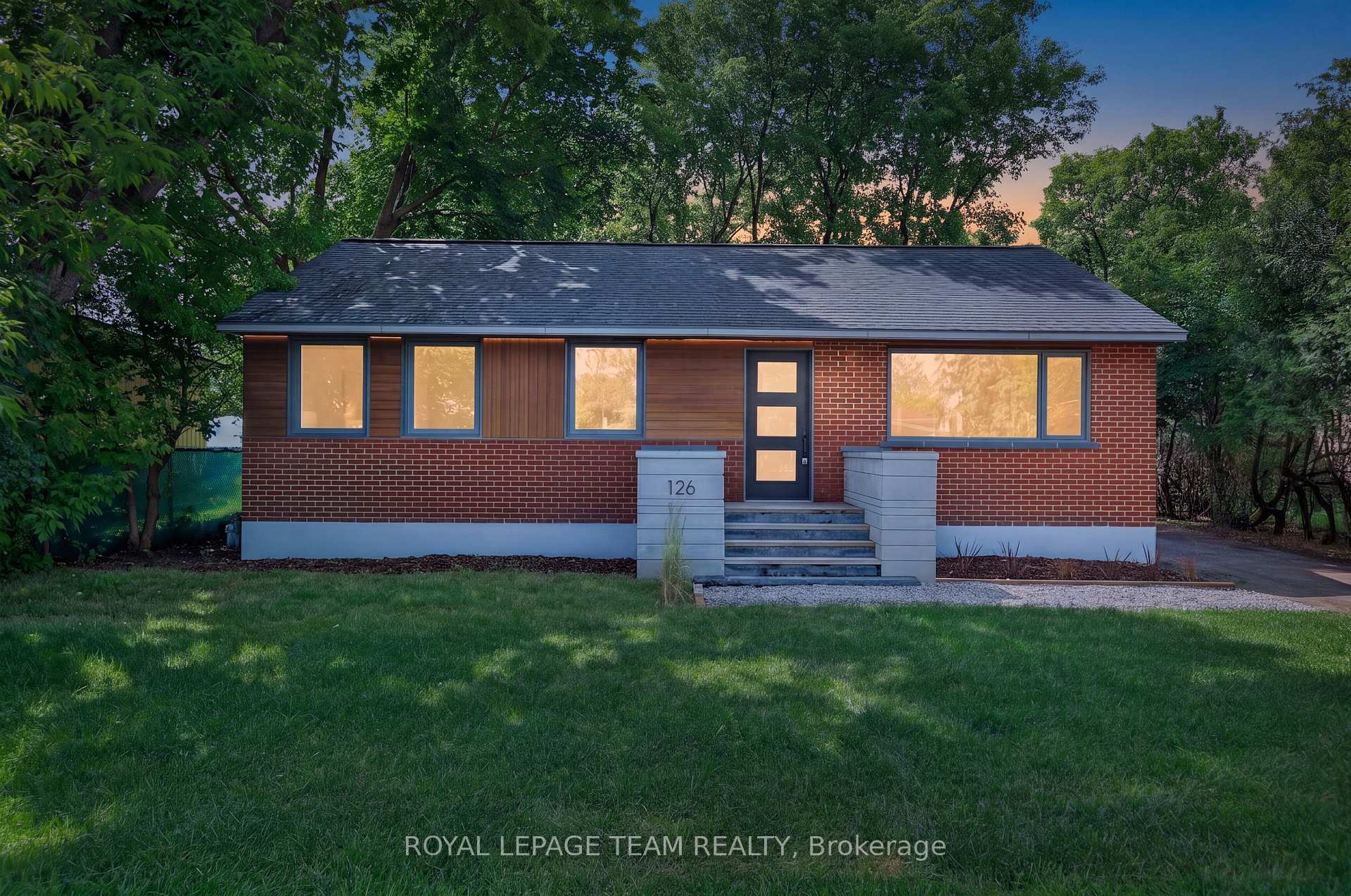 126 David Drive, Meadowlands - Crestview and Area, ON K2G 2N9