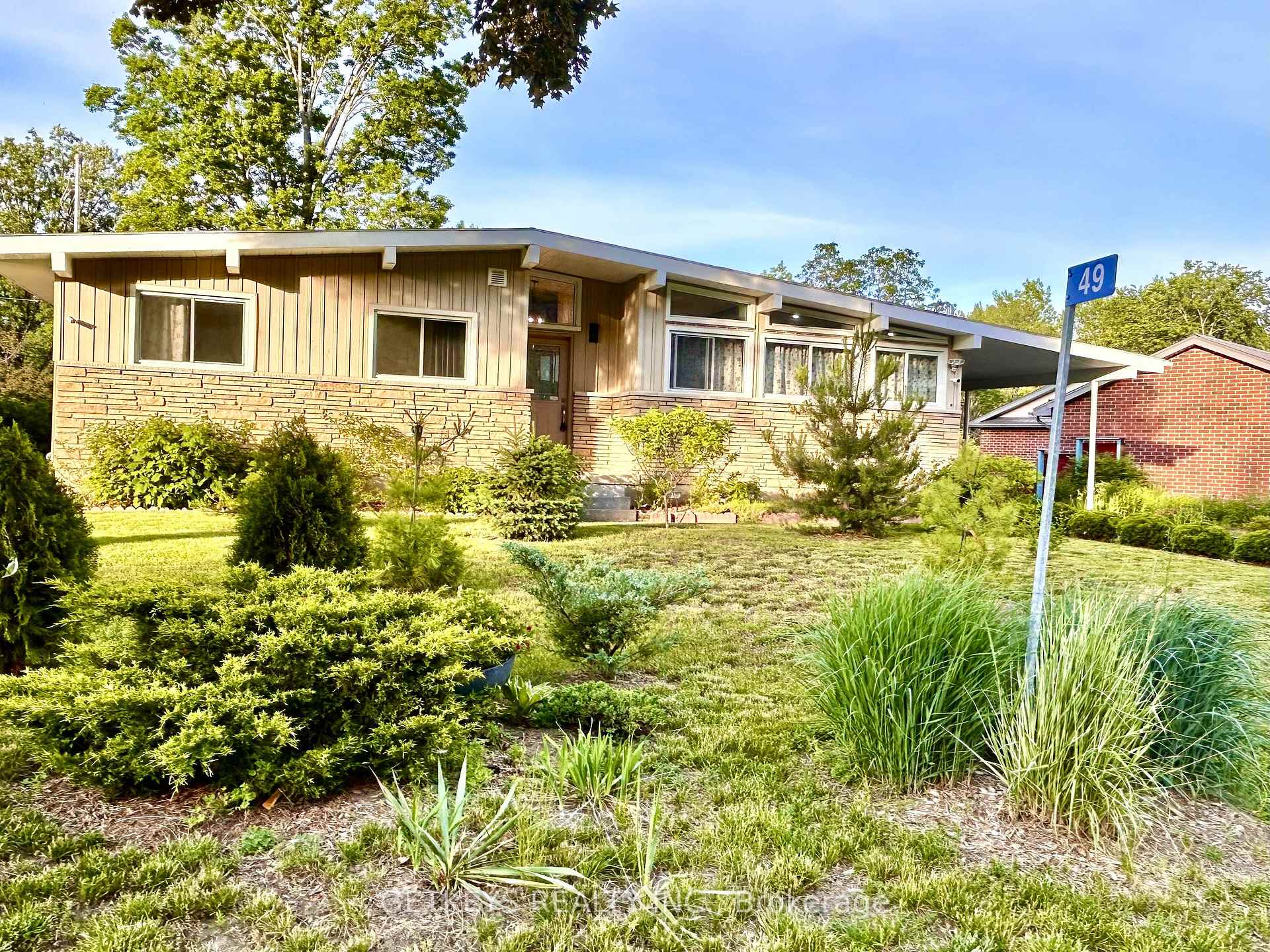49 King George Crescent, Quinte West, ON K0K 1E0