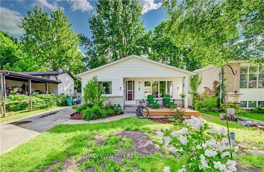 53 Helene Crescent, Waterloo, ON N2L 5E6