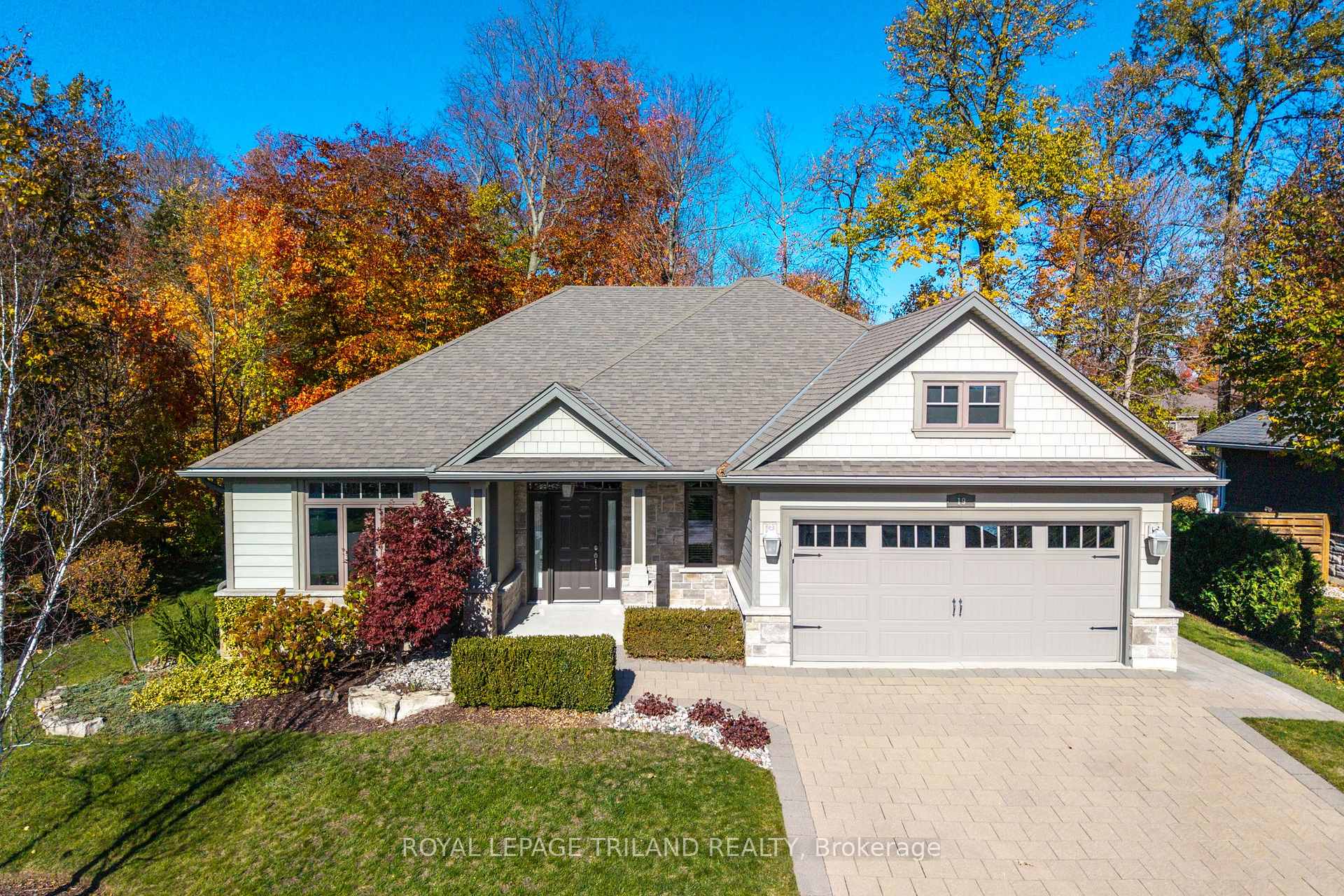 19 Erin Place, Lambton Shores, ON N0M 1T0