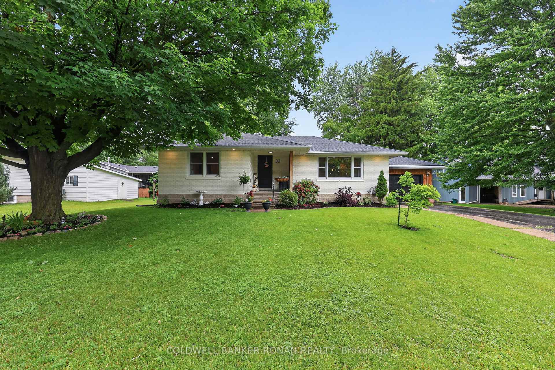 30 King Street N, Minto, ON N0G 1Z0